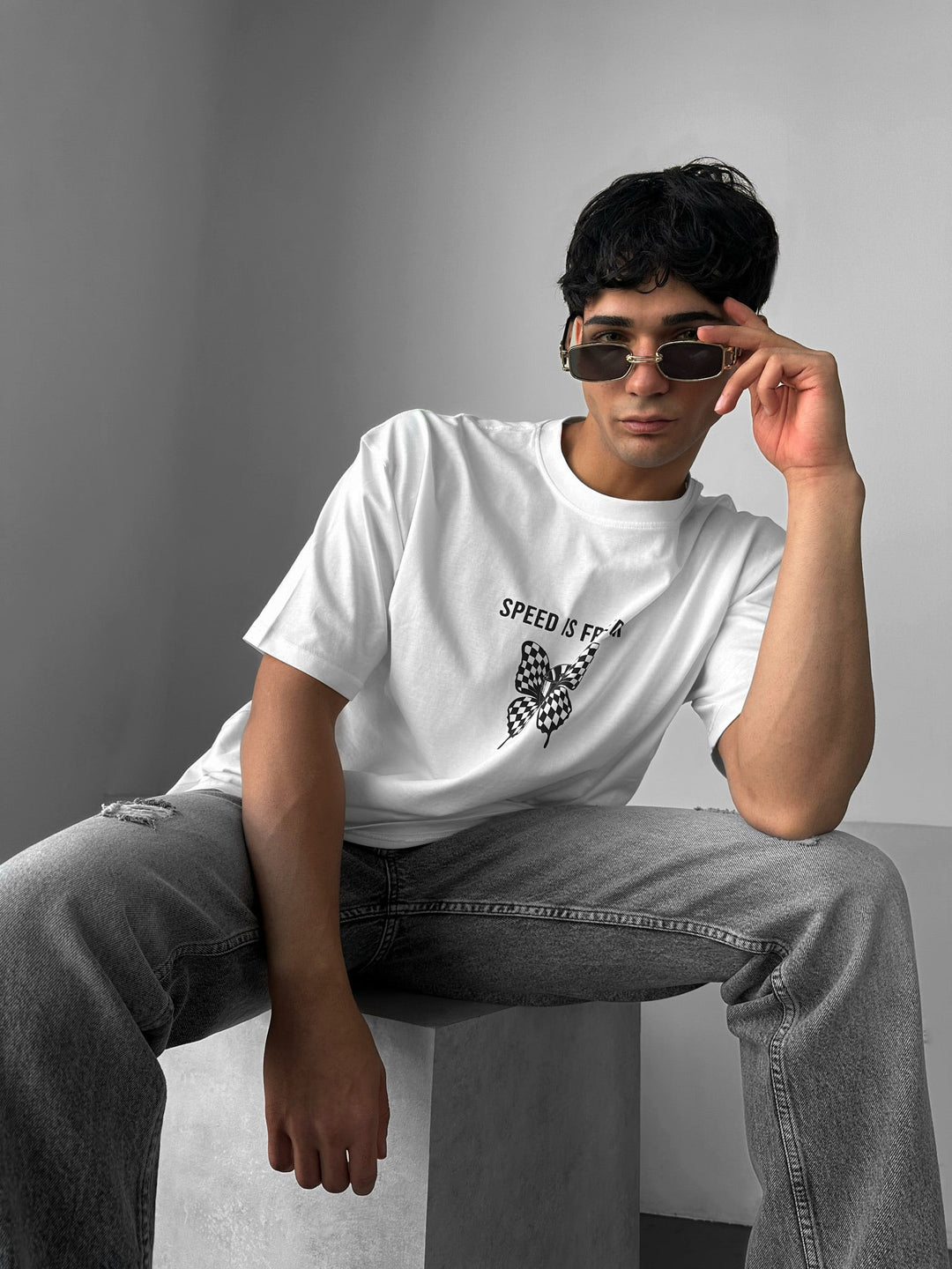 T-shirt Oversize z Motywem Motyla - Ecru