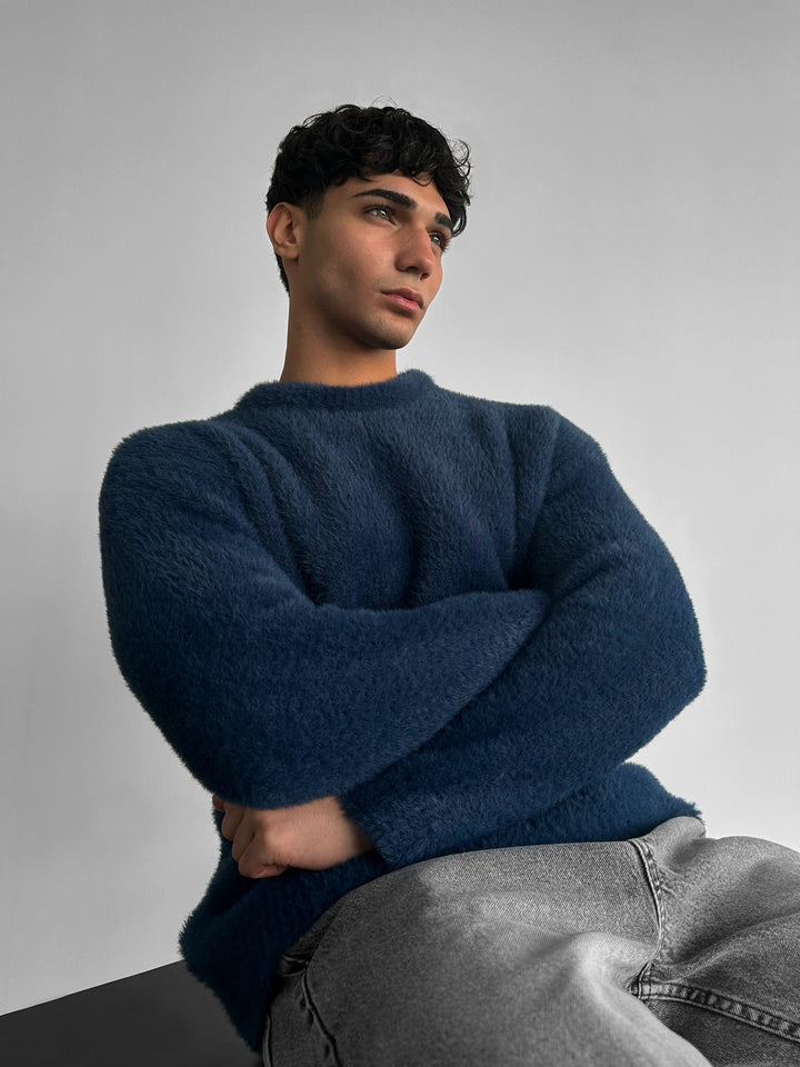 Oversize Sweter z Włochatej Liny - Nocny Niebieski