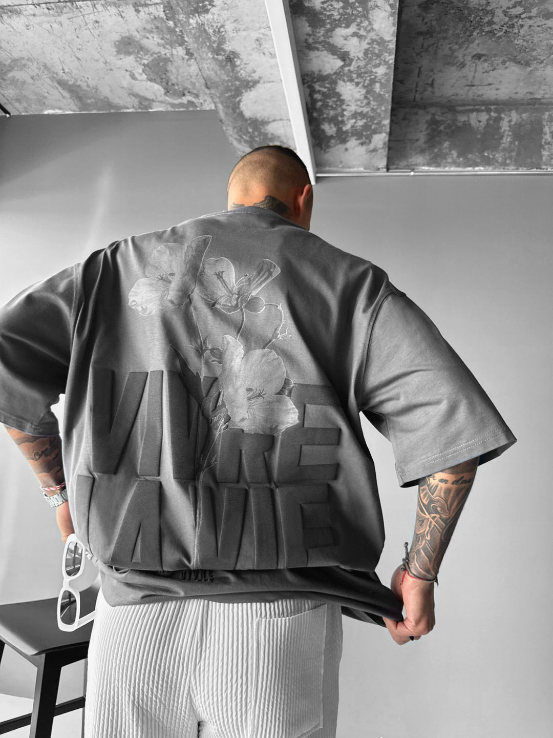 Oversize T-shirt Vivre la Vie - Antracytowy i Czarny