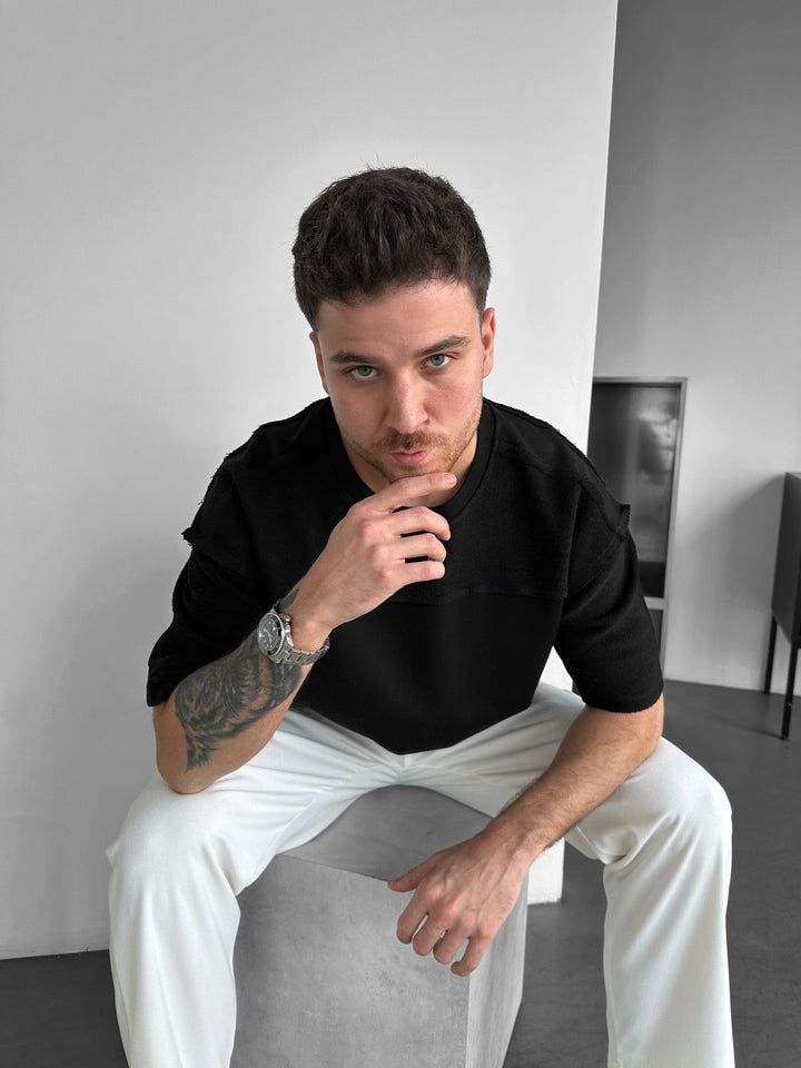 T-shirt z detalami w stylu oversize - Czarny