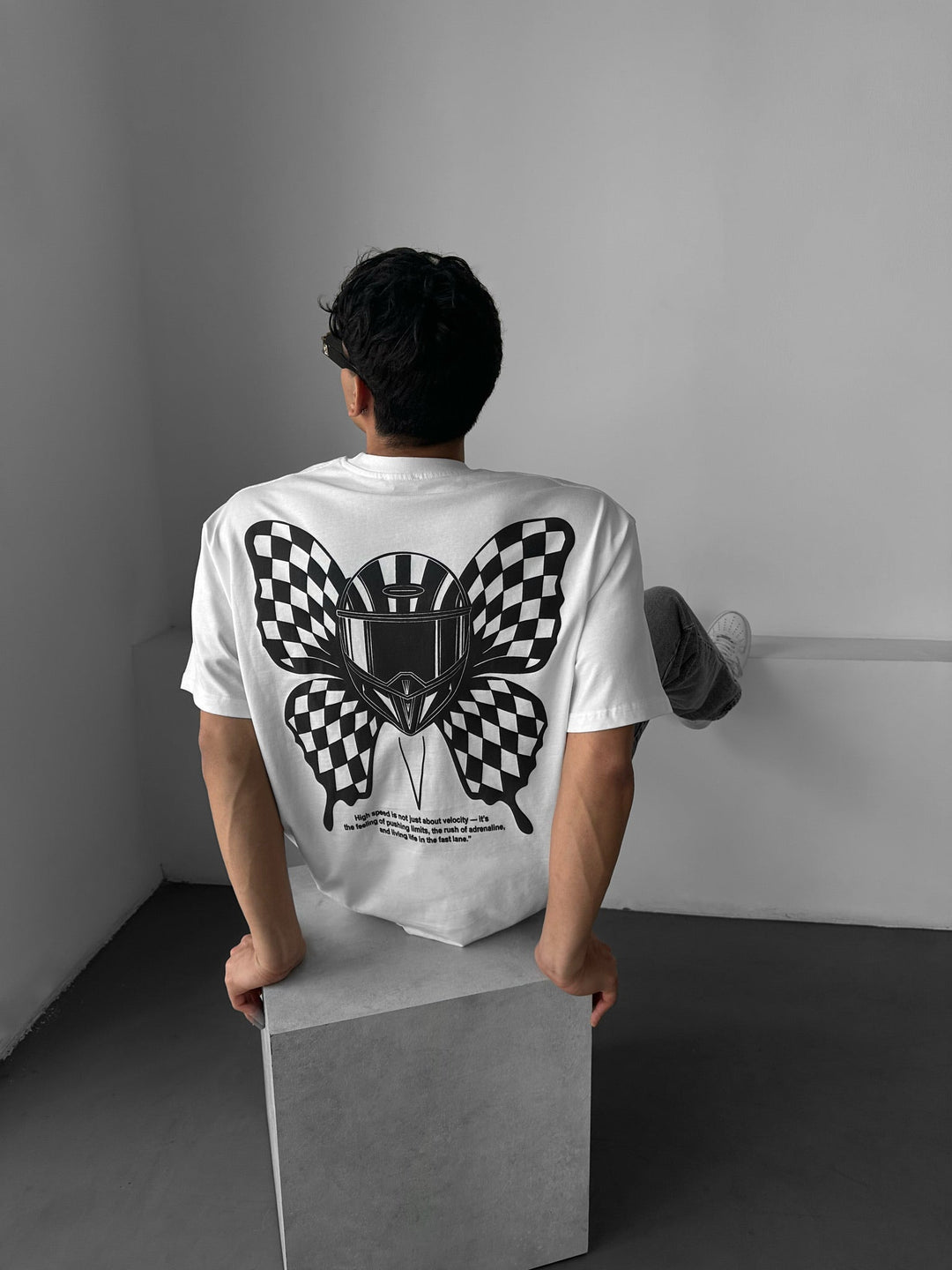 T-shirt Oversize z Motywem Motyla - Ecru