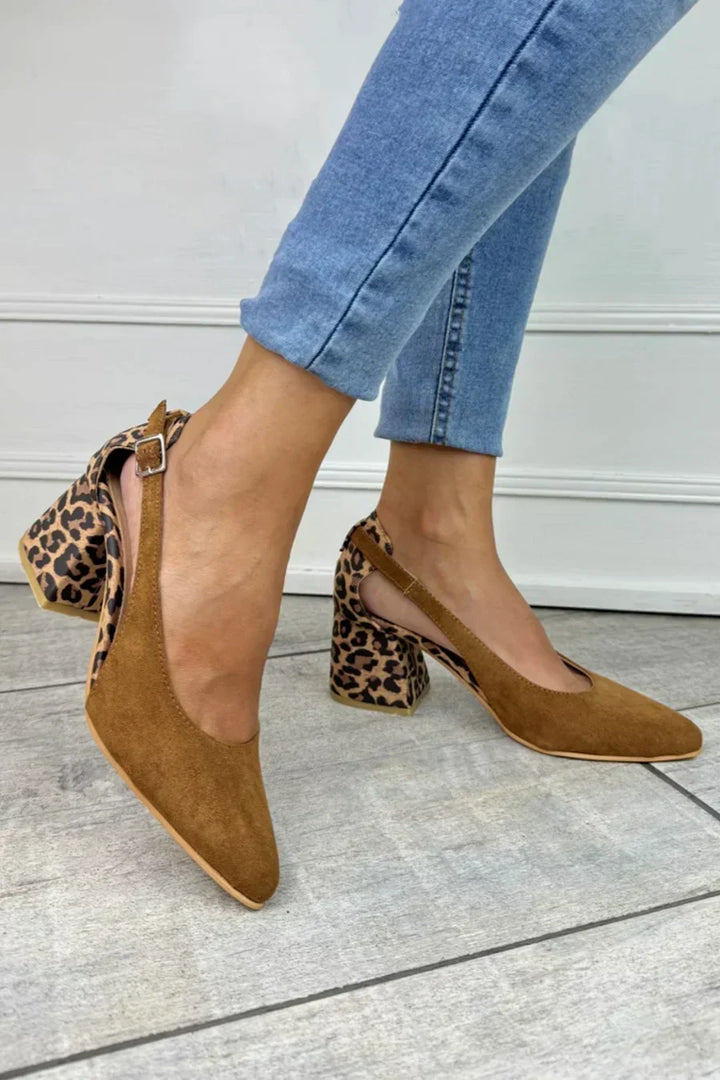Stylowy Slingback wzór w panterkę szpilki