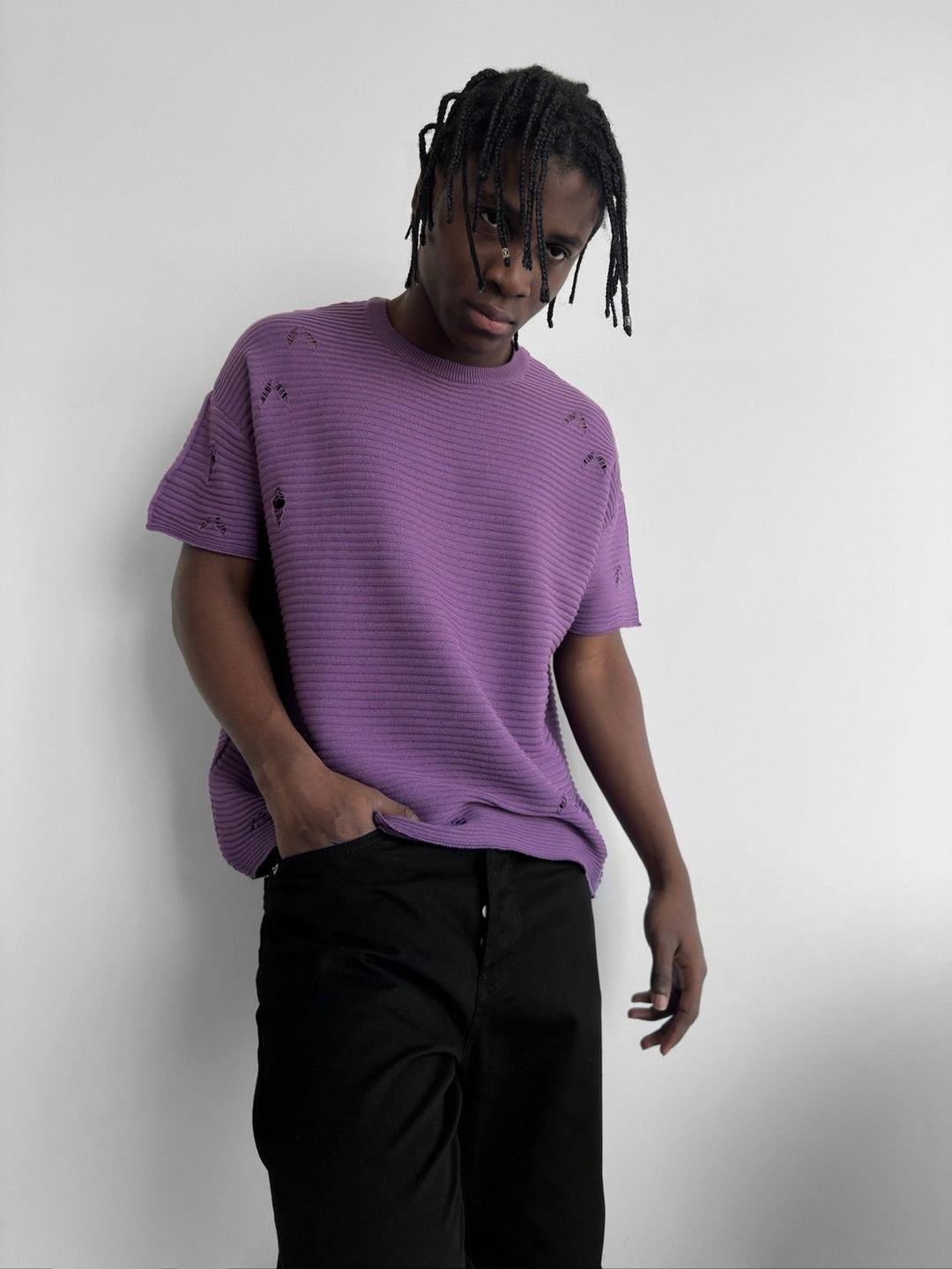 Luźna T-shirt z Przetartym Wzorem - Fioletowy