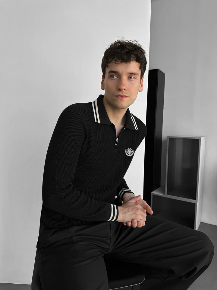 Sweter polo z haftem, slim fit, z półzamkiem - Czarny