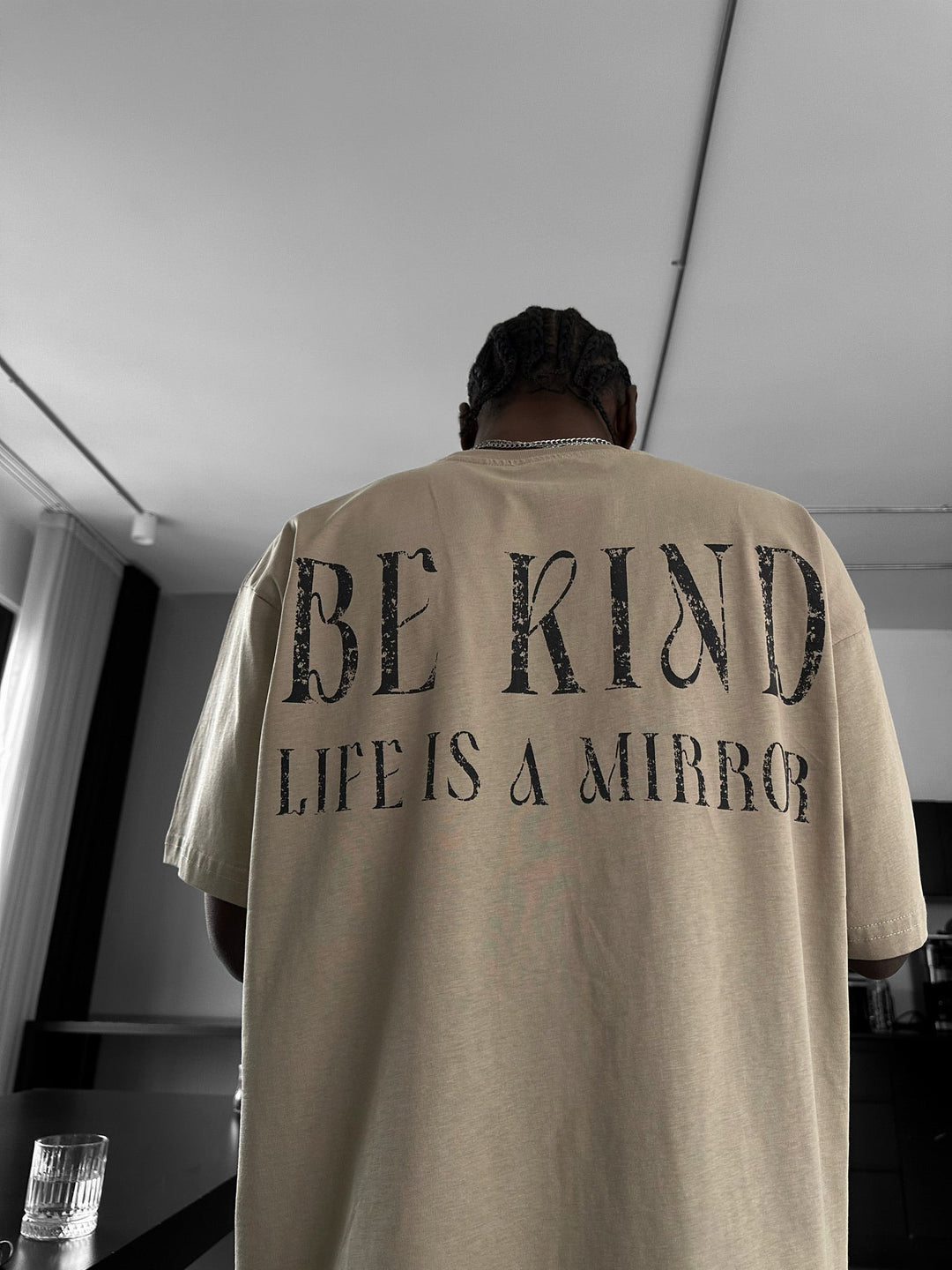 Oversize T-shirt Be Kind - Kamień