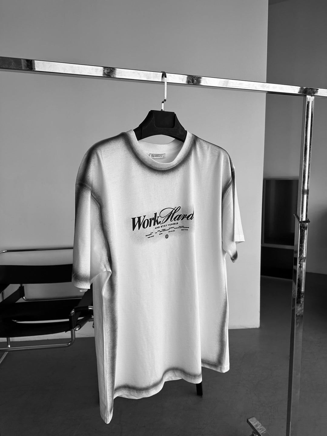 Oversize Shaded Work Hard T-shirt - Ecru