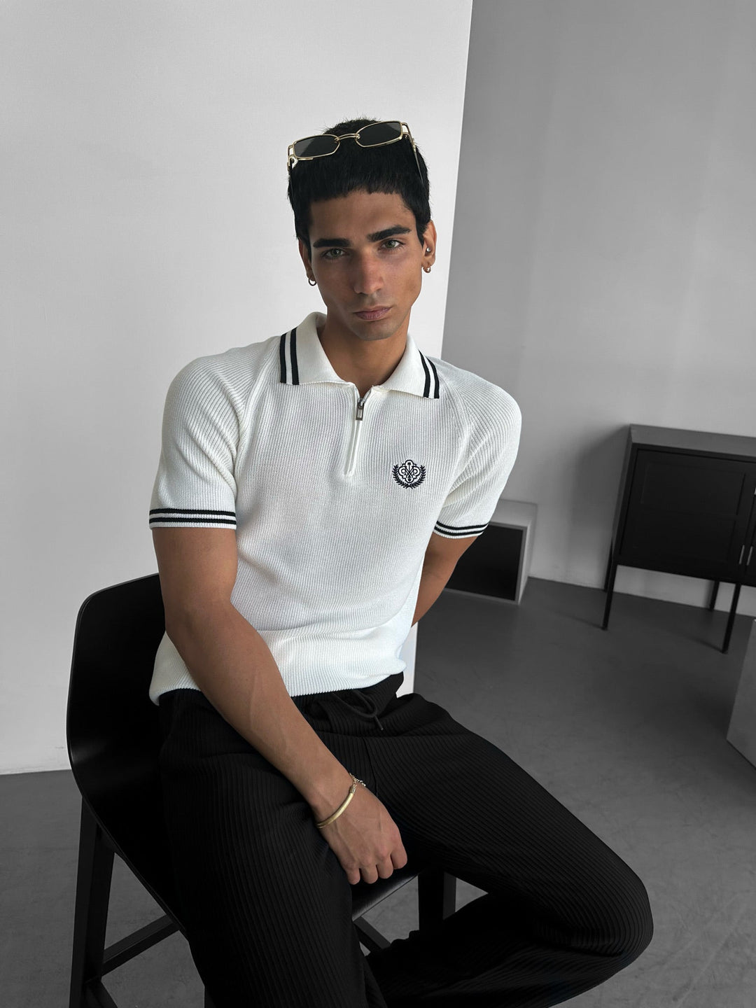 Slim Fit Polo T-shirt z haftem - Ecru i Czarny