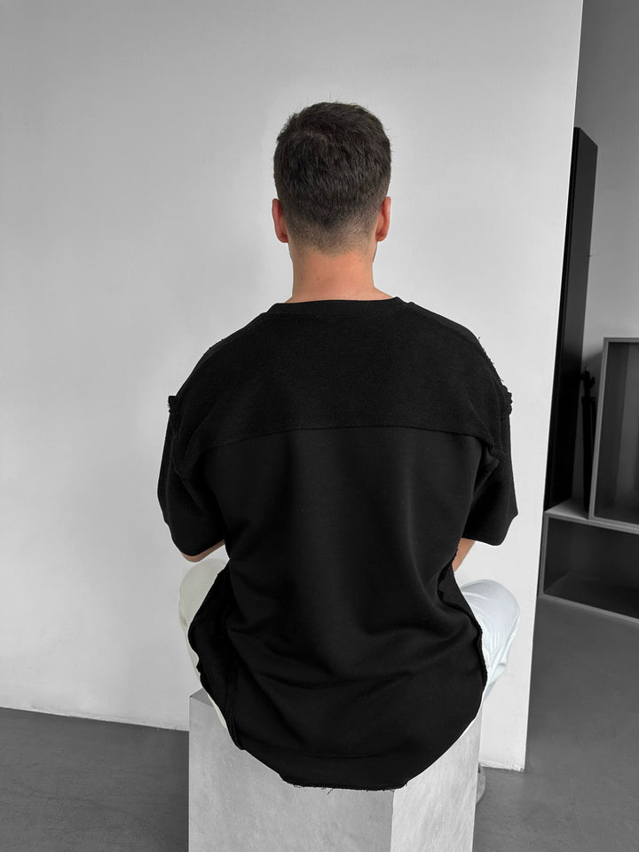 T-shirt z detalami w stylu oversize - Czarny