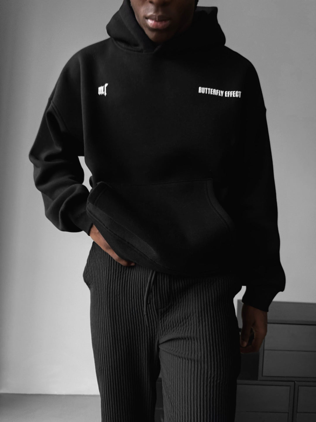 Hoodie z efektem motyla w oversize - Czarny