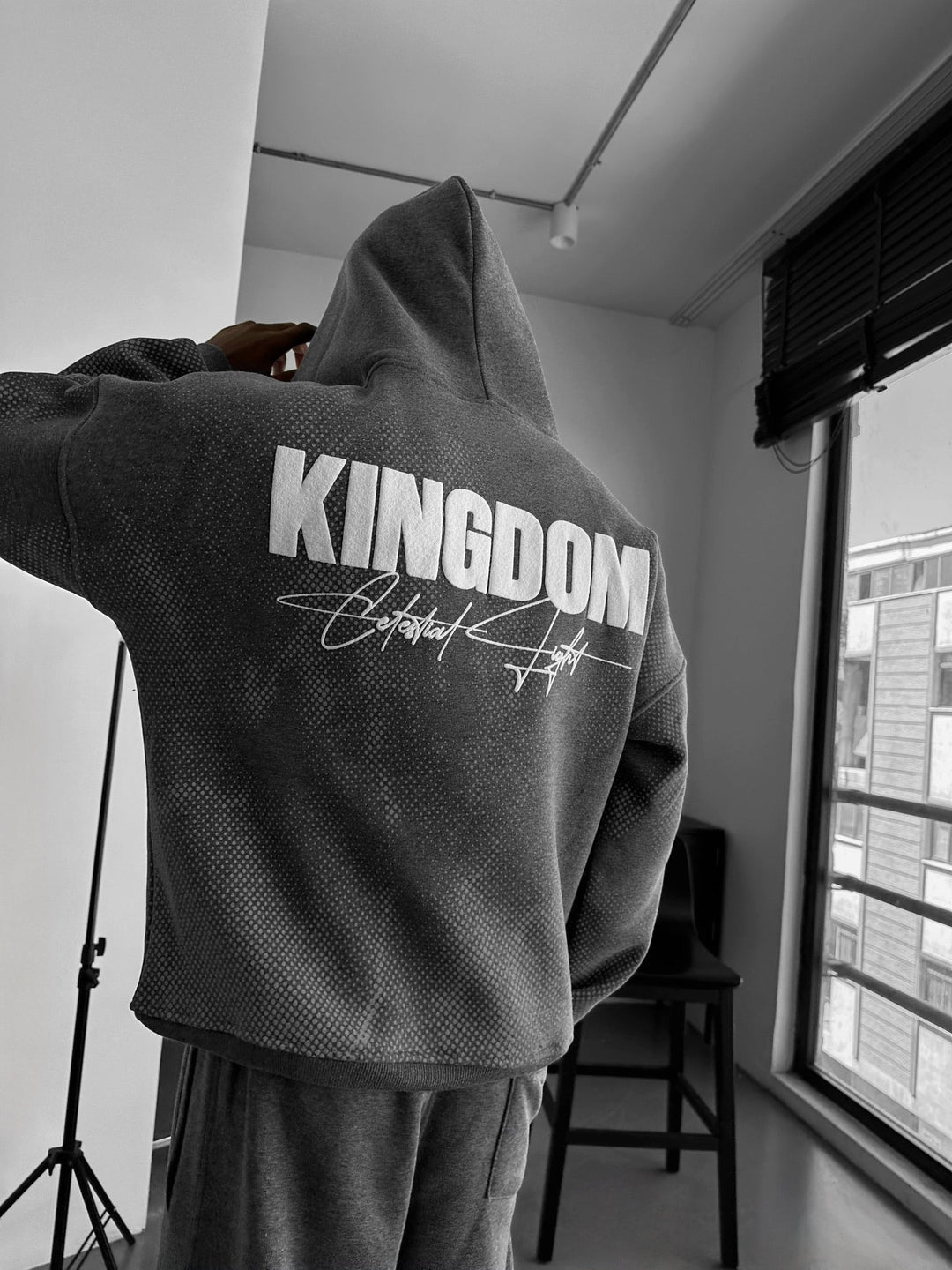 Hoodie Oversize Królestwa - Antracytowy Melanż i Biały