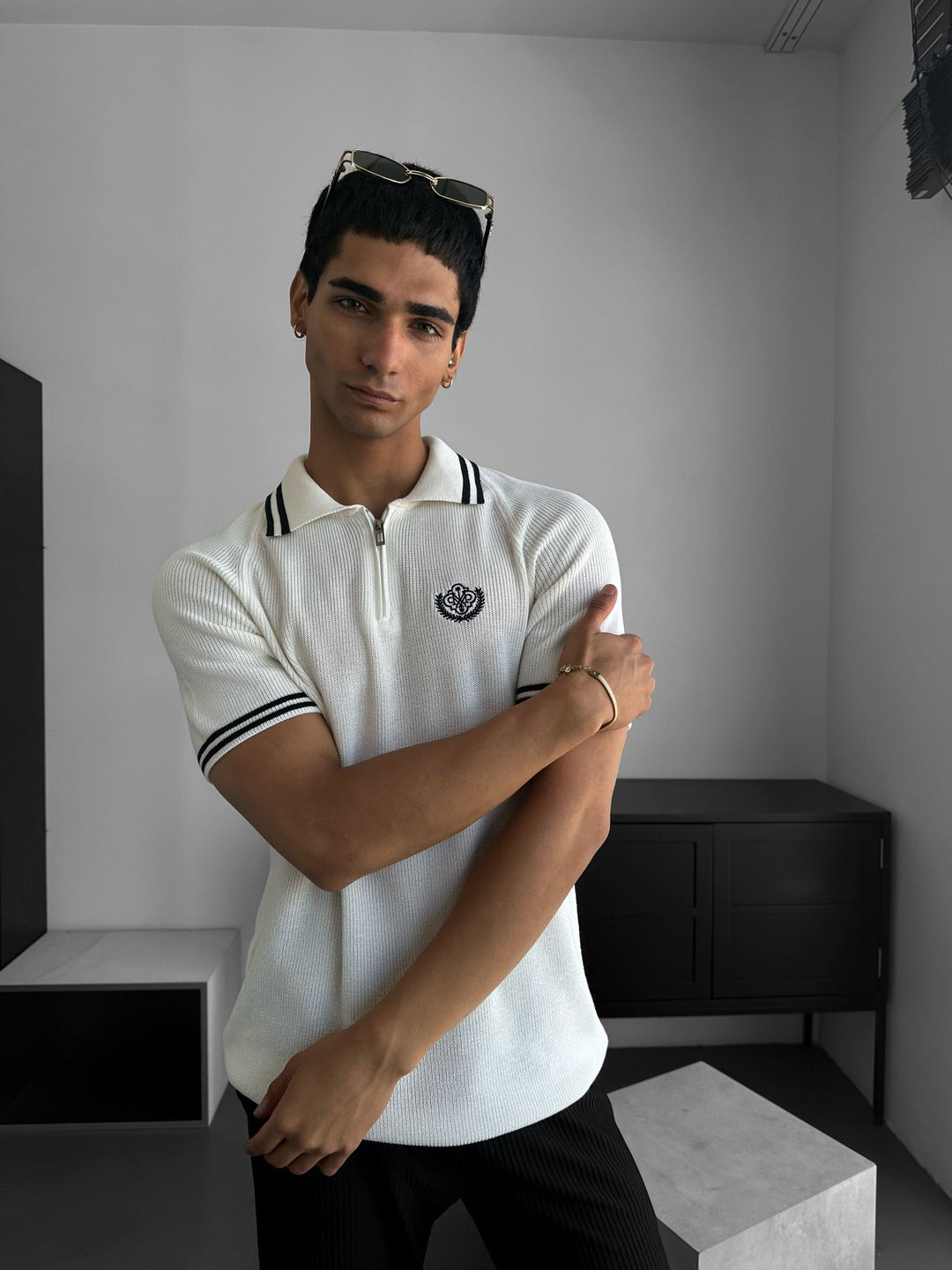 Slim Fit Polo T-shirt z haftem - Ecru i Czarny