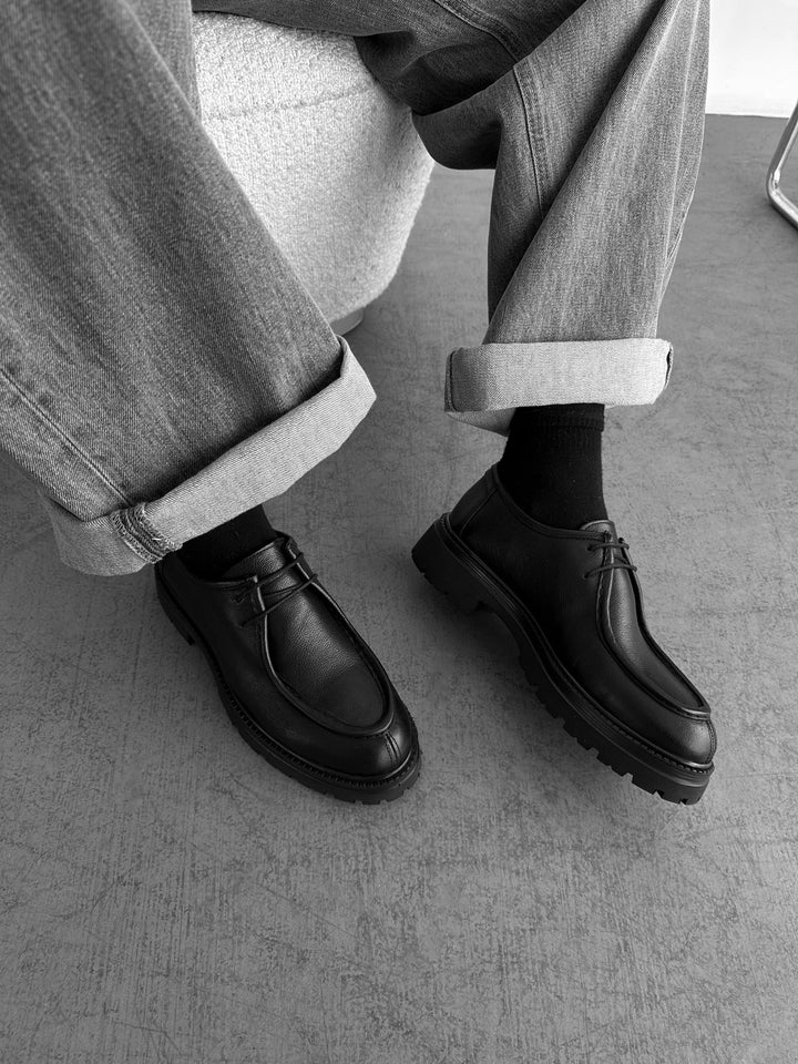 Skórzane buty sznurowane - Czarne