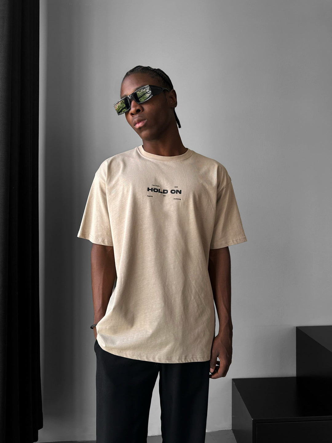 Oversize "Hold On" T-Shirt - Beżowy