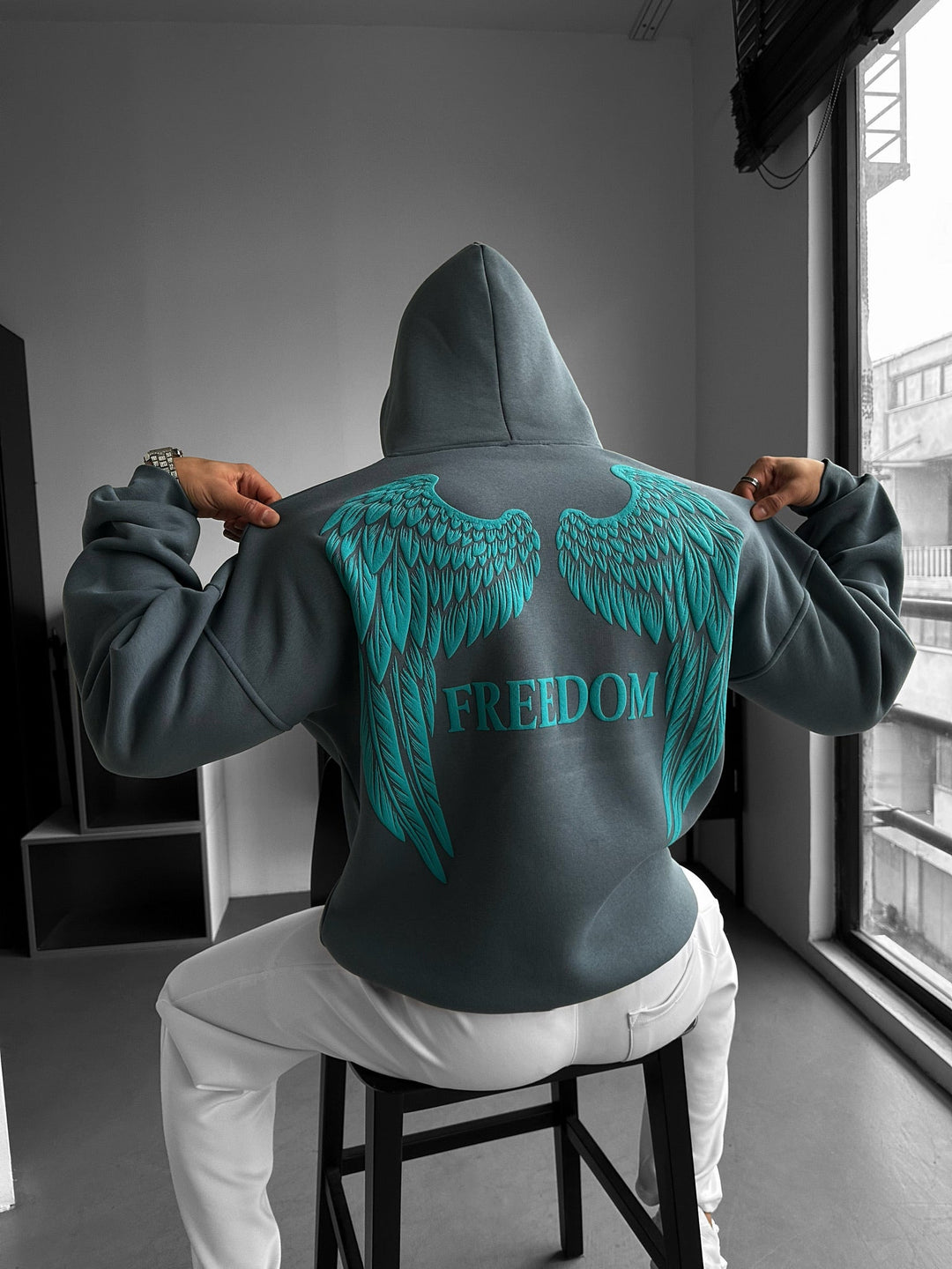 Oversize Freedom Hoodie - Burzowa Pogoda