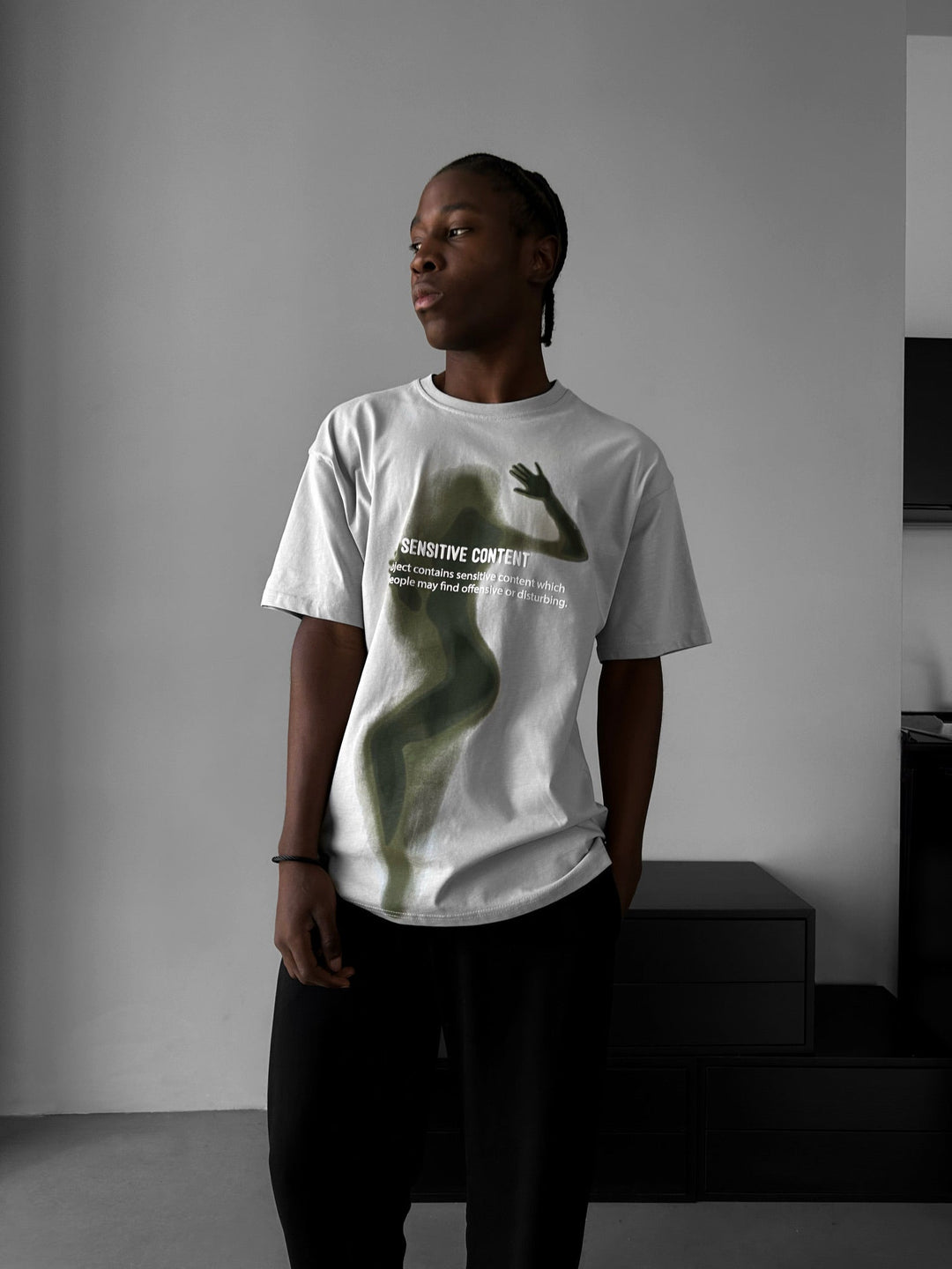 T-shirt Oversize z Wrażliwą Treścią - Szary