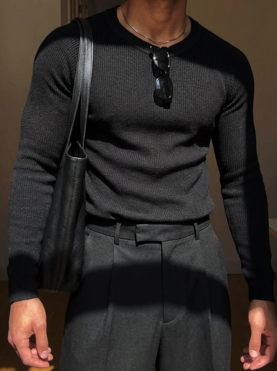 Sweter Slim Fit z cienkiego dzianiny - Czarny