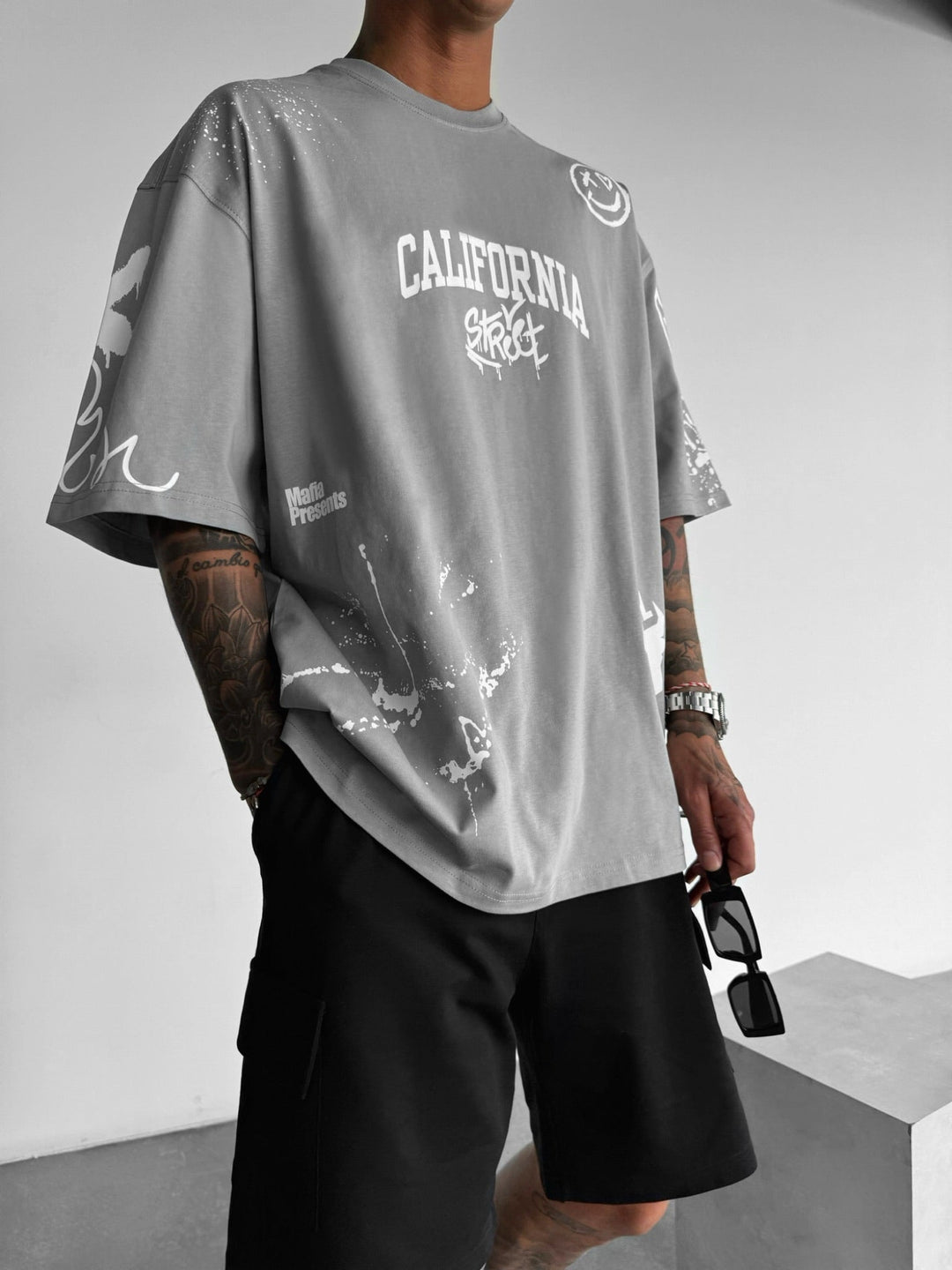 Oversize T-shirt Graffiti z Kalifornii - Szary