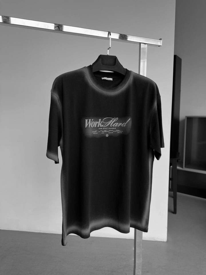 Oversize Shaded Work Hard T-shirt - Czarny