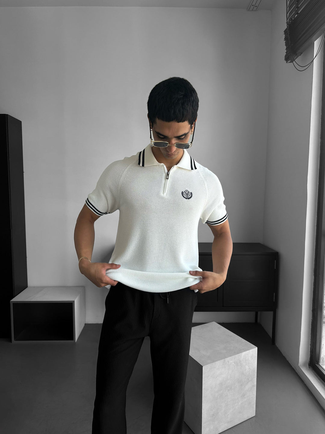 Slim Fit Polo T-shirt z haftem - Ecru i Czarny