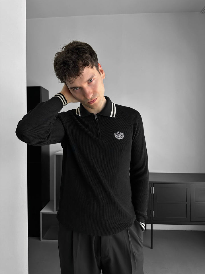 Sweter polo z haftem, slim fit, z półzamkiem - Czarny