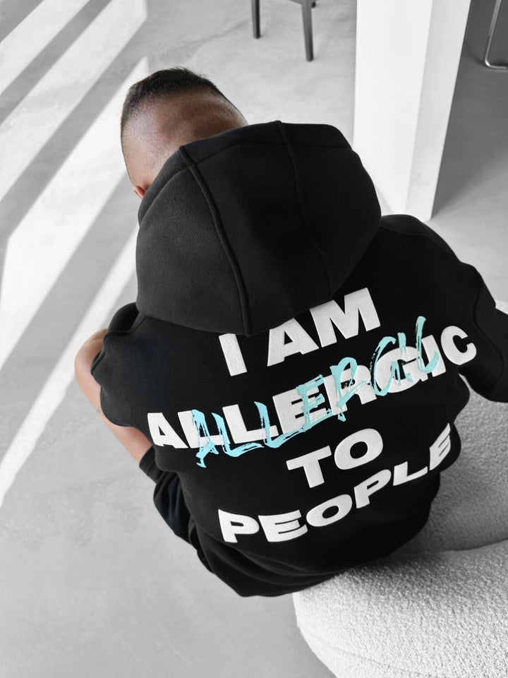 Oversize Hoodie Alergiczny - Czarny