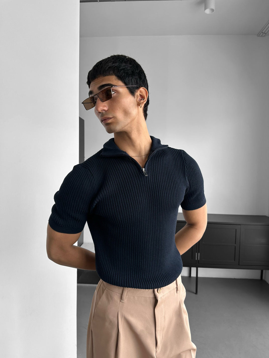 Koszulka Slim Fit z Kołnierzykiem i Zamkiem - Granatowa