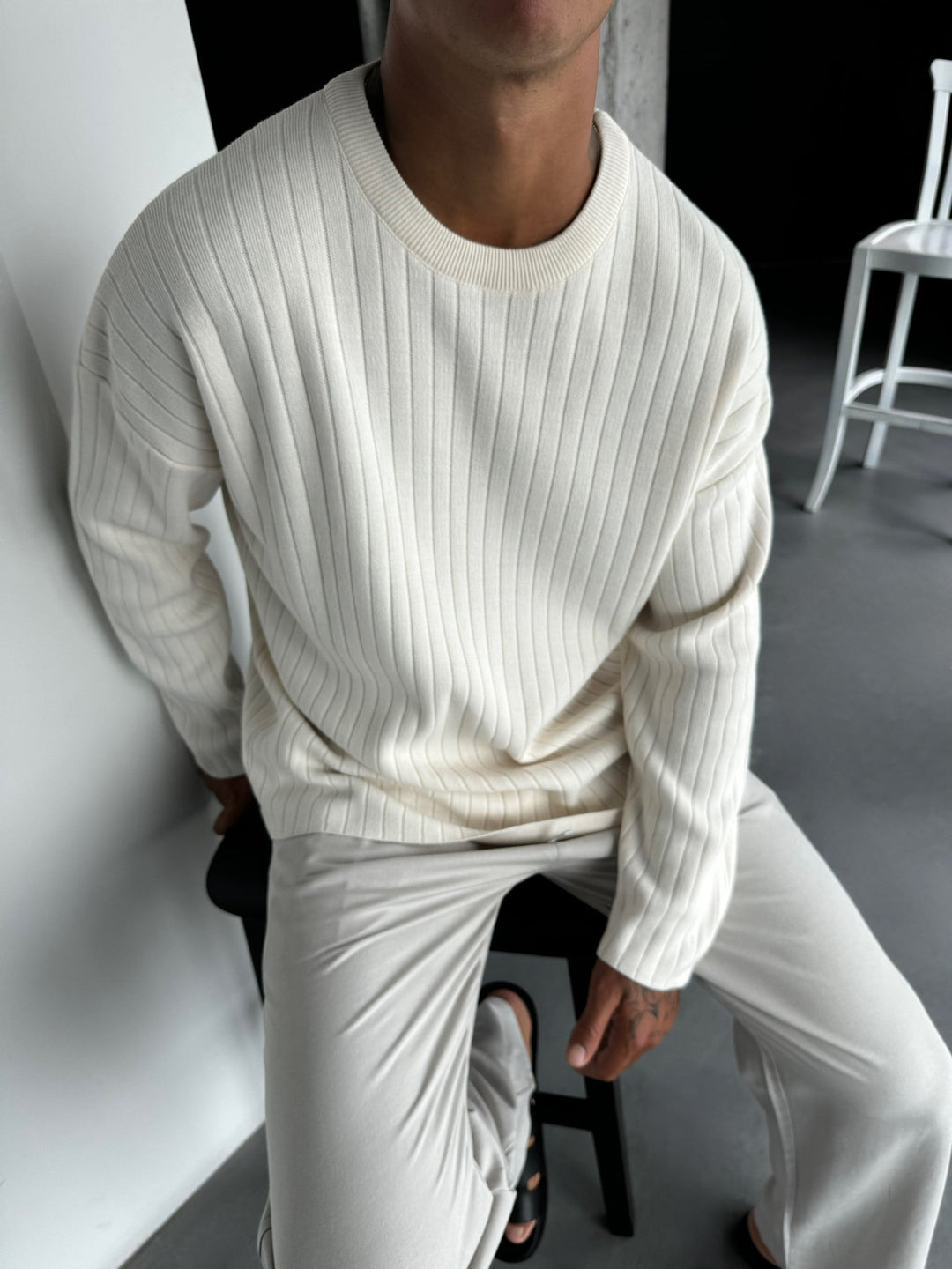 Oversize Szeroki Sweter z Długim Rękawem - Ecru