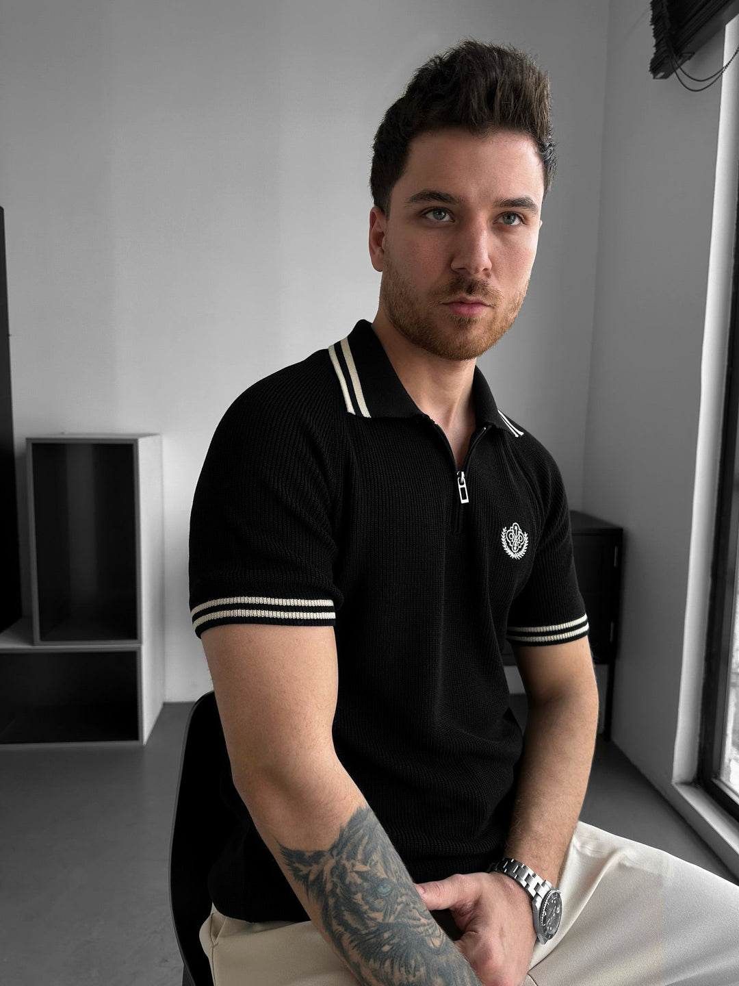Slim Fit Polo T-shirt z połową zamka błyskawicznego - Czarny