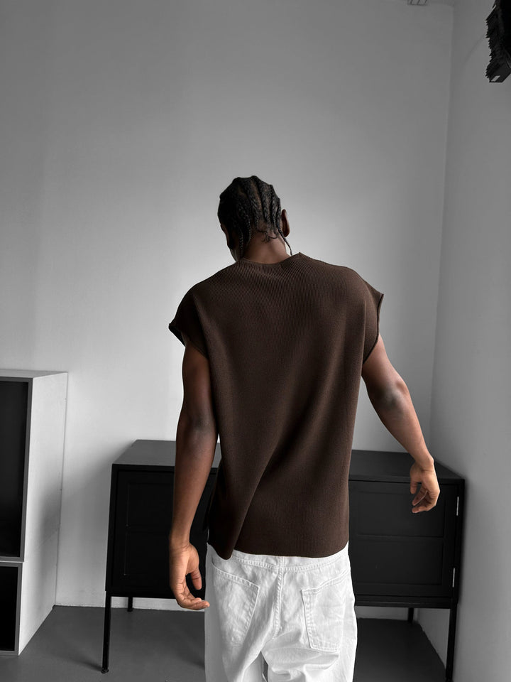 Oversize rolowany T-shirt z dzianiny - Ciemny brąz