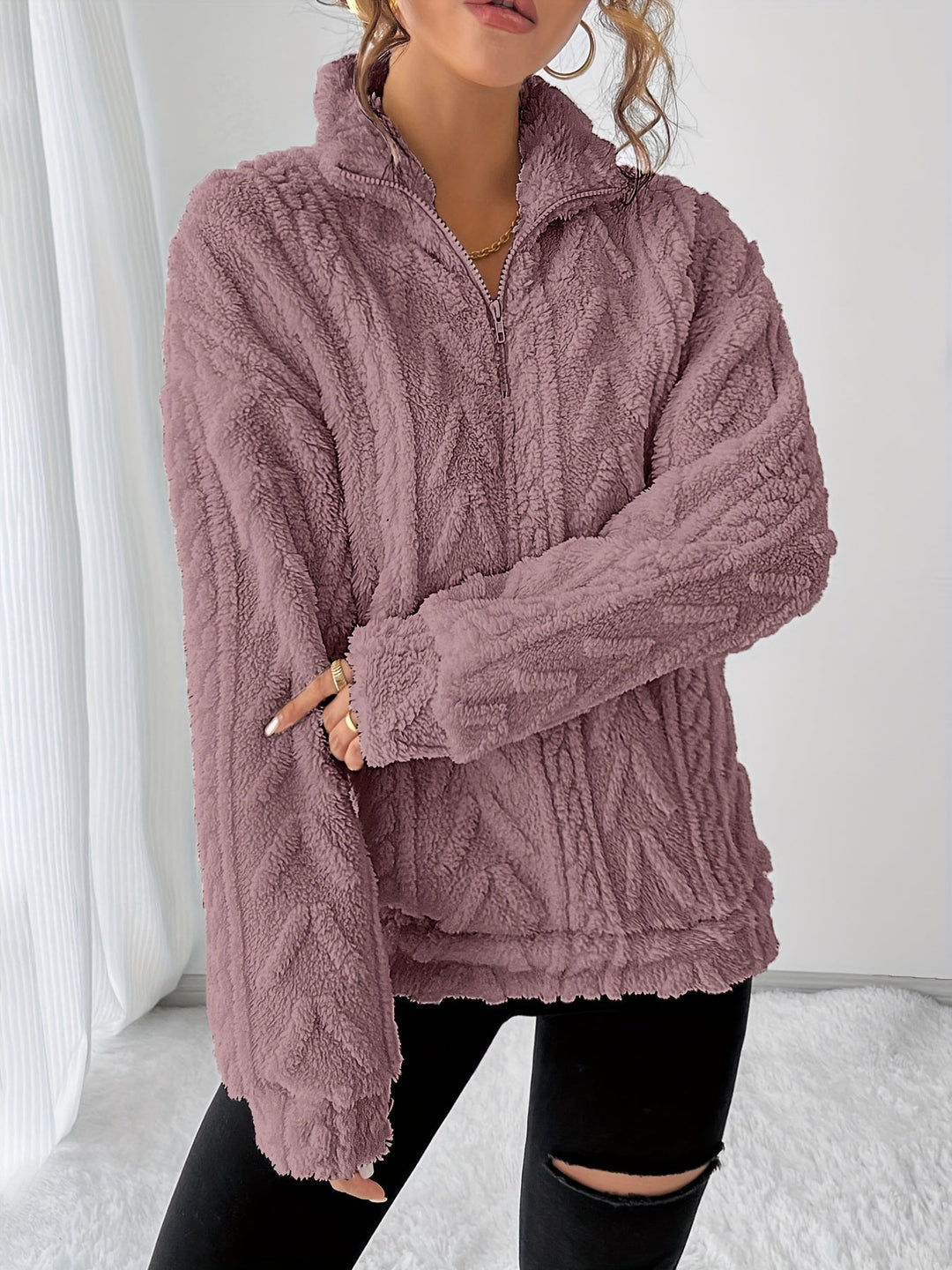 Przytulny fakturowany sweter