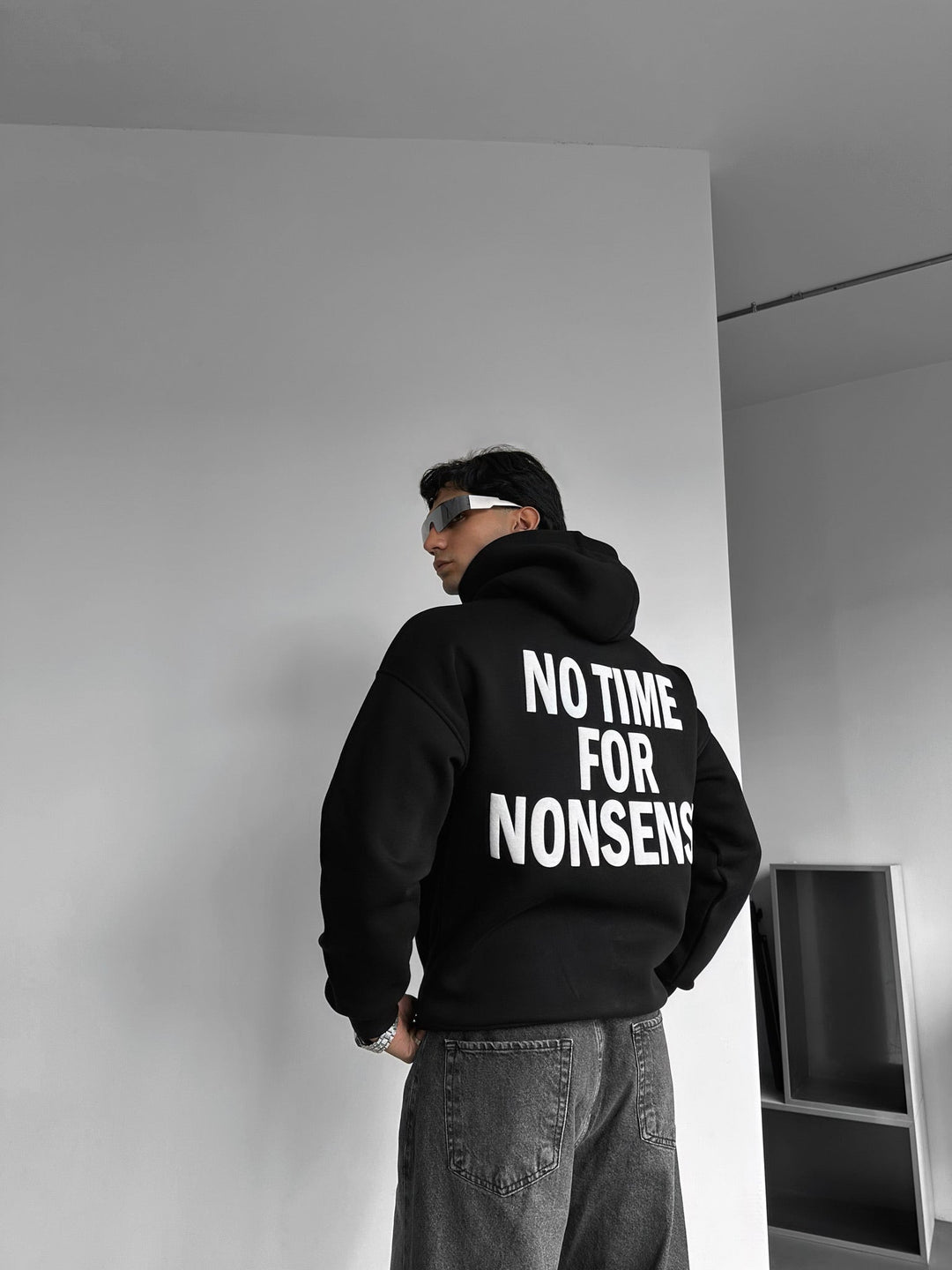Oversize “Nie ma czasu na bzdury” Hoodie - Czarny i Biały