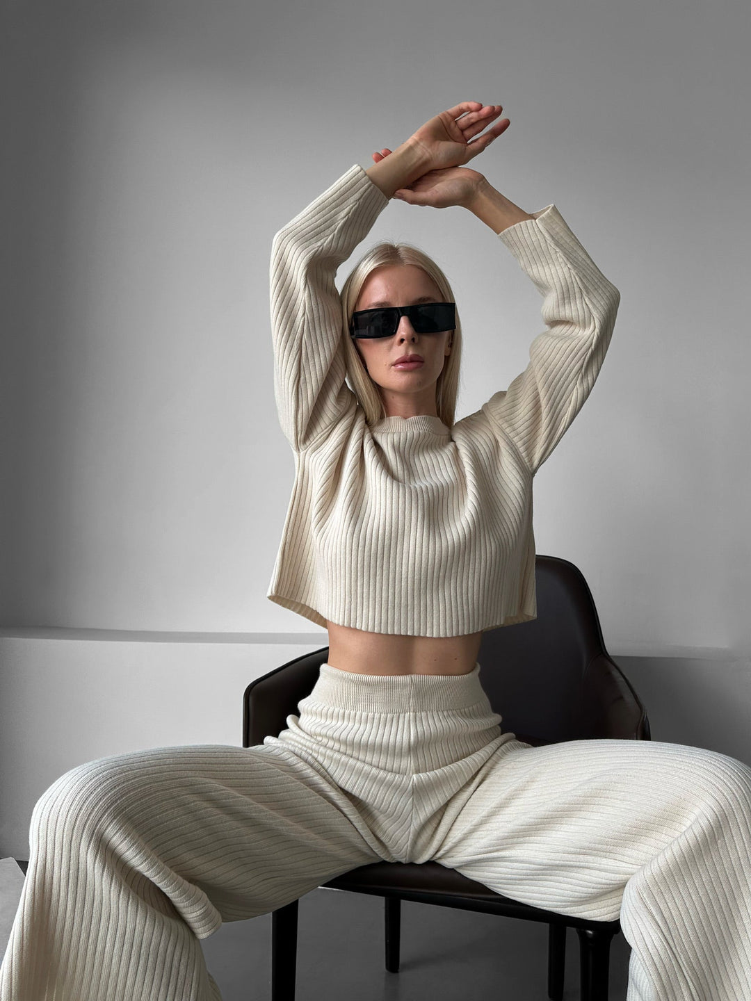 Krótki Sweter Dzianinowy - Beżowy