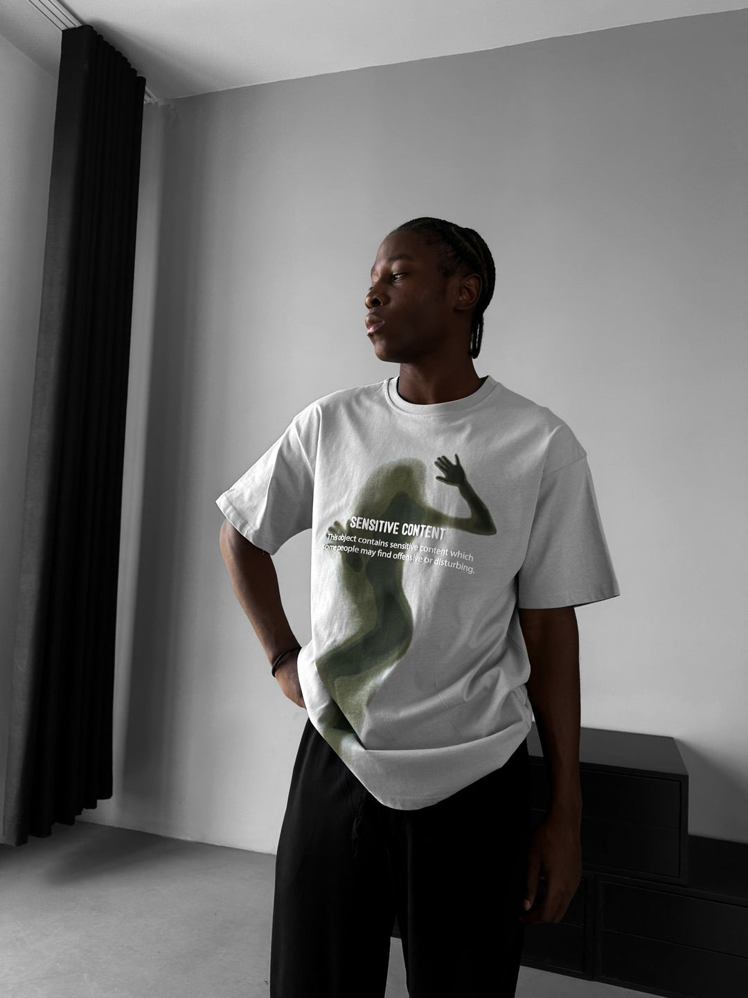 T-shirt Oversize z Wrażliwą Treścią - Szary