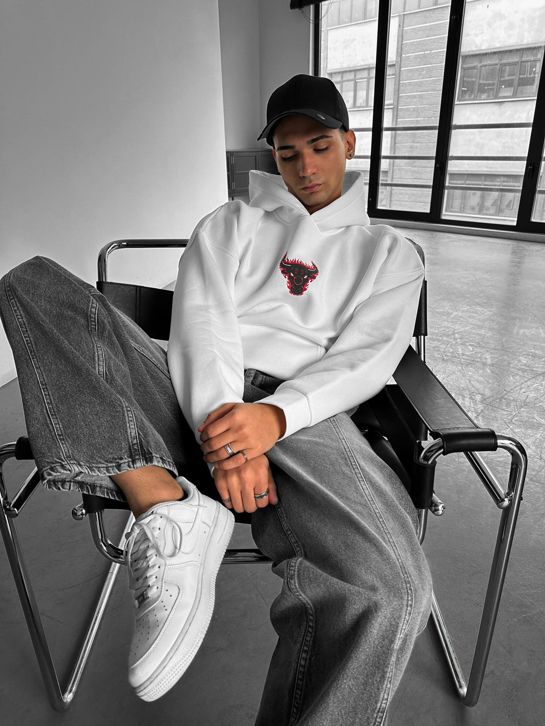 Oversize Bull Fearless Hoodie - Biały