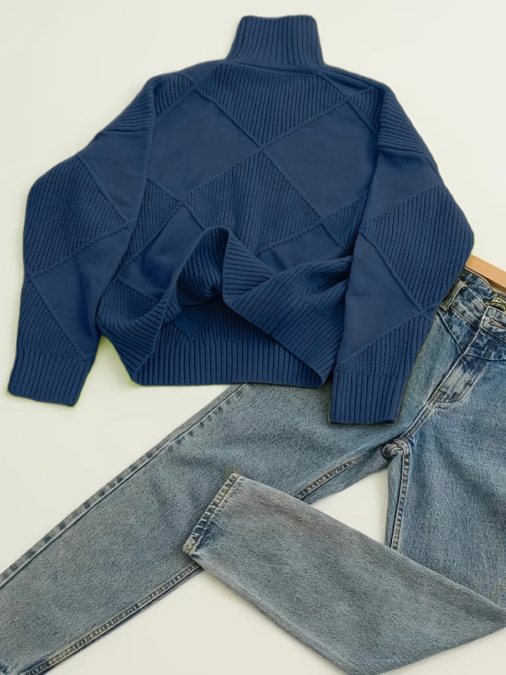 Fakturowany sweter z golfem