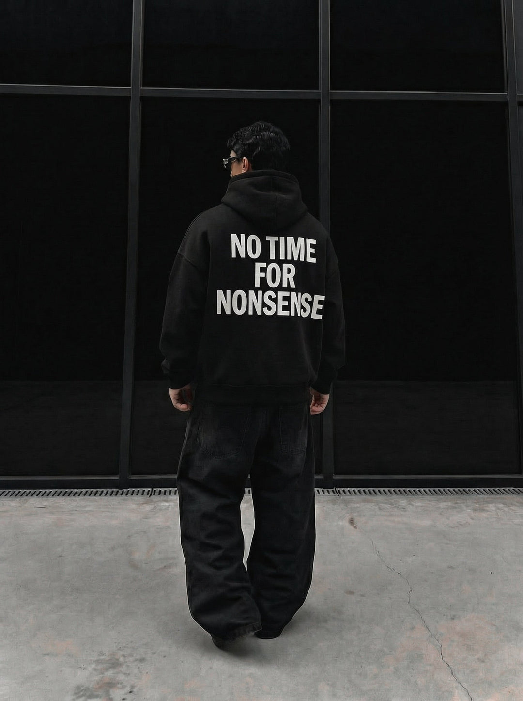 Oversize “Nie ma czasu na bzdury” Hoodie - Czarny i Biały