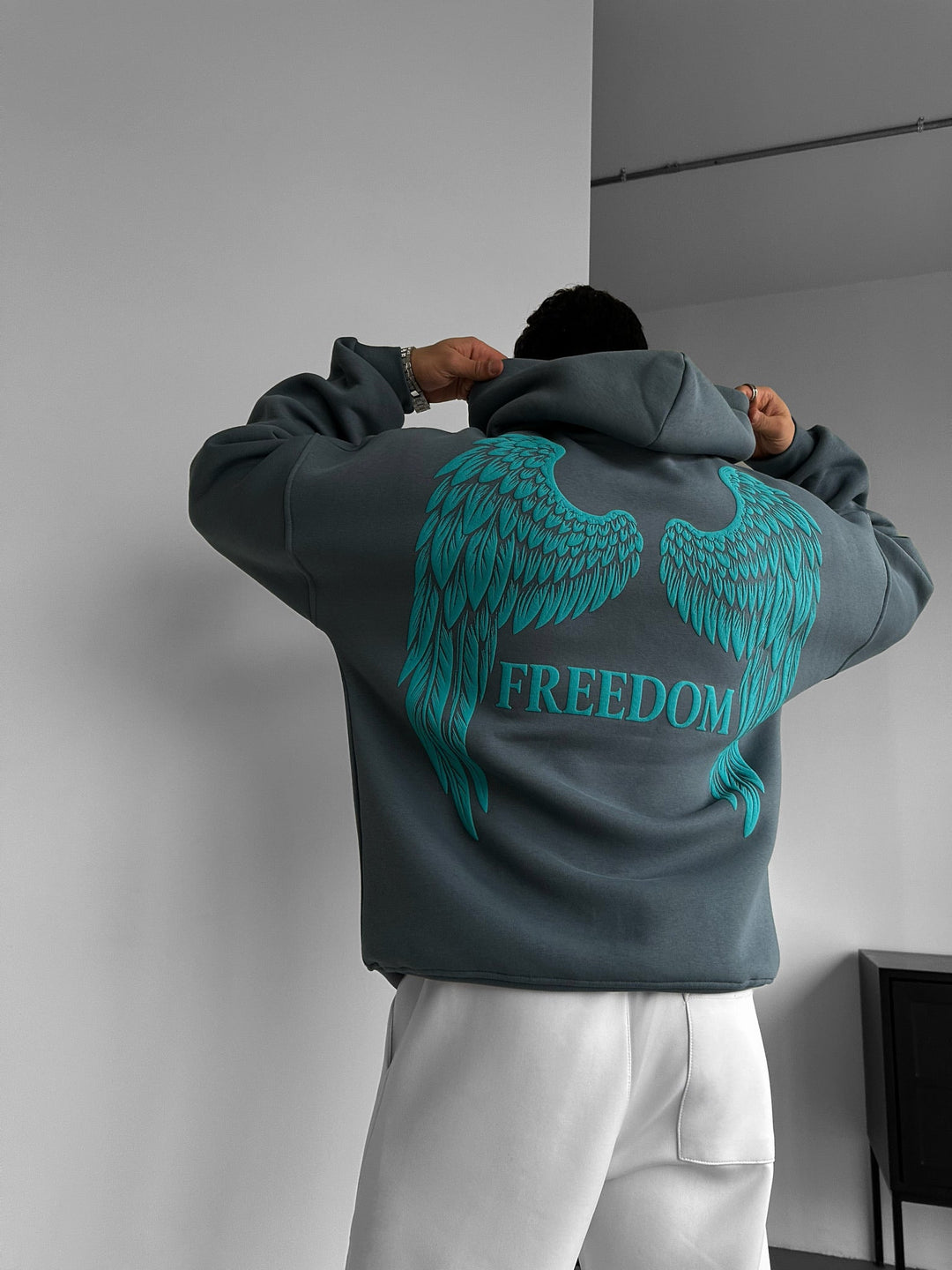 Oversize Freedom Hoodie - Burzowa Pogoda