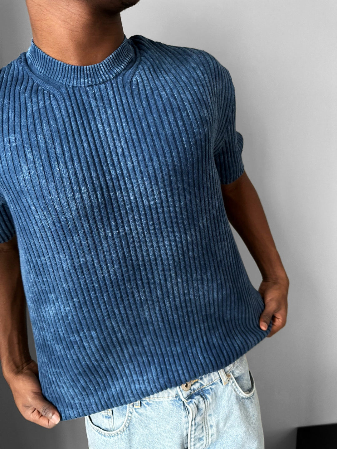 T-shirt Slim Fit z Pranymi Cienkimi Liniami - Niebieski