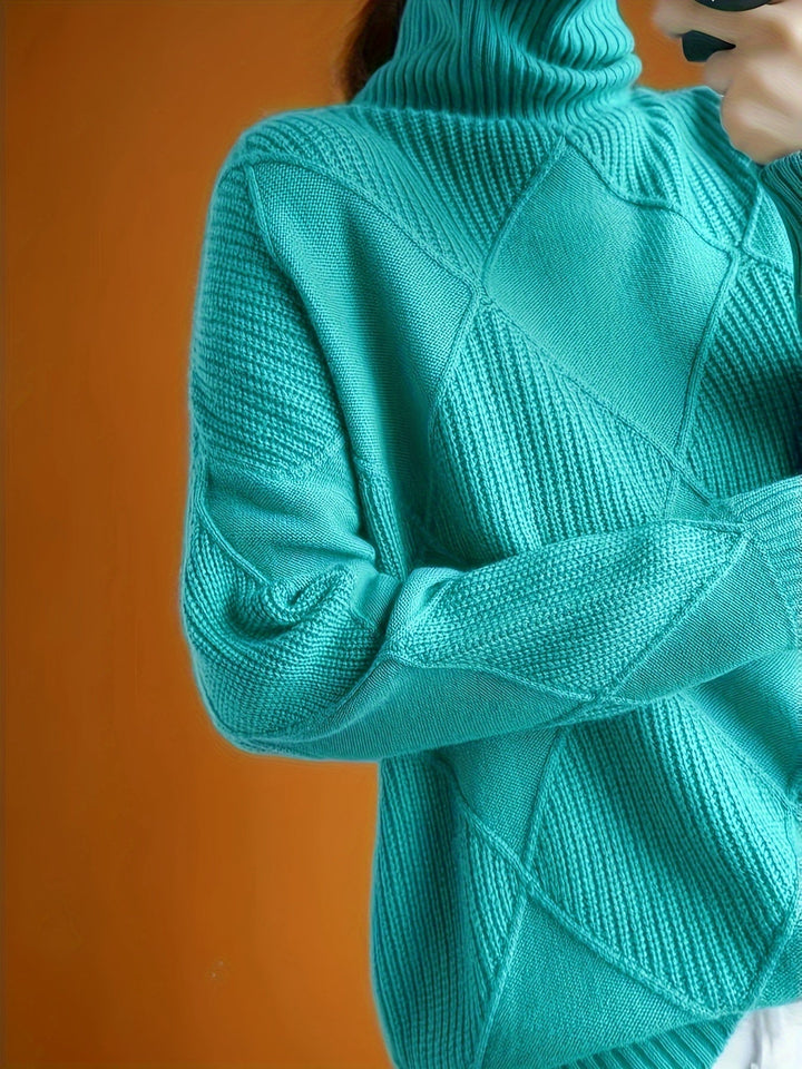 Fakturowany sweter z golfem