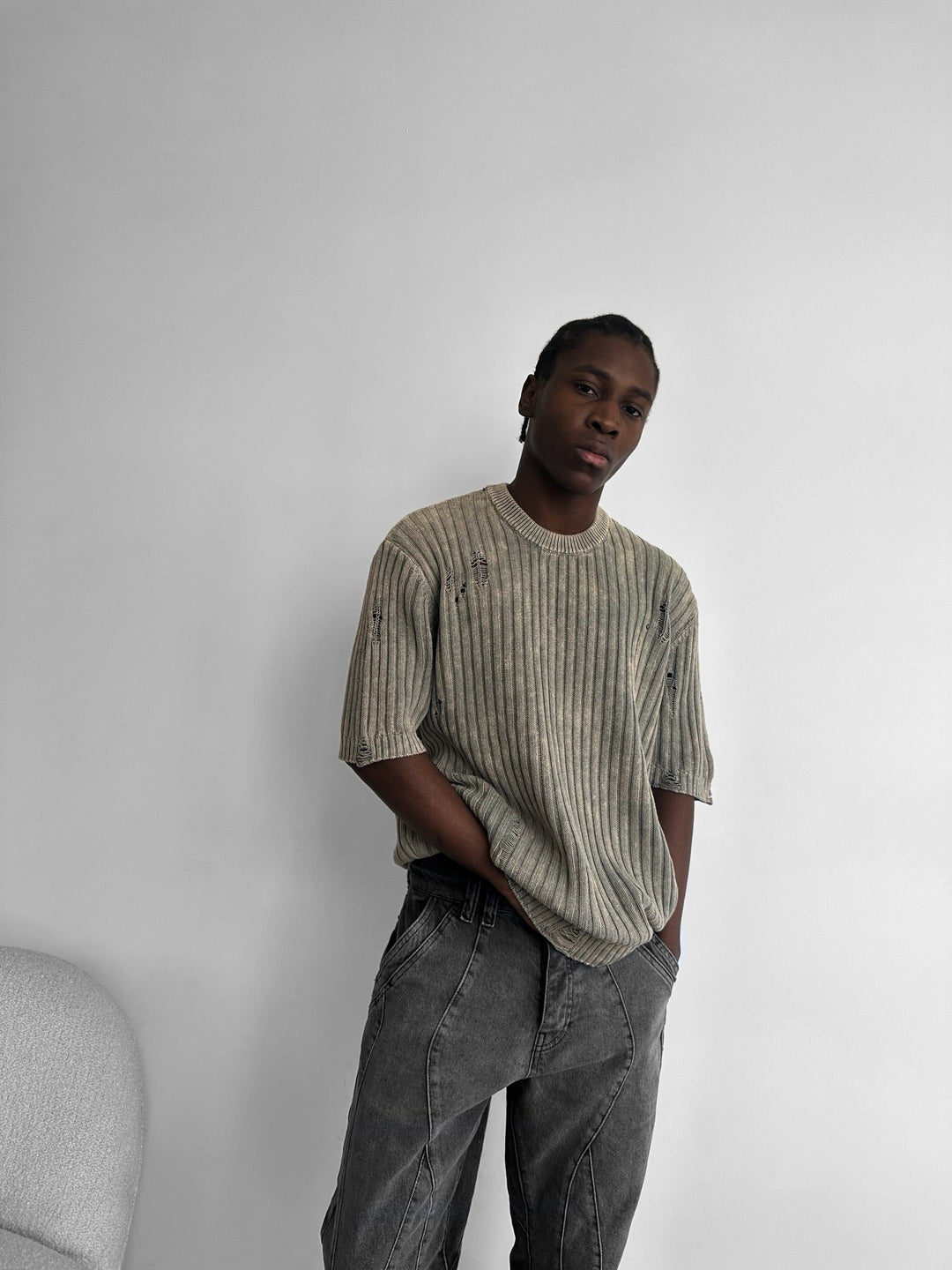 Oversize T-shirt z przetarciami - Kamień