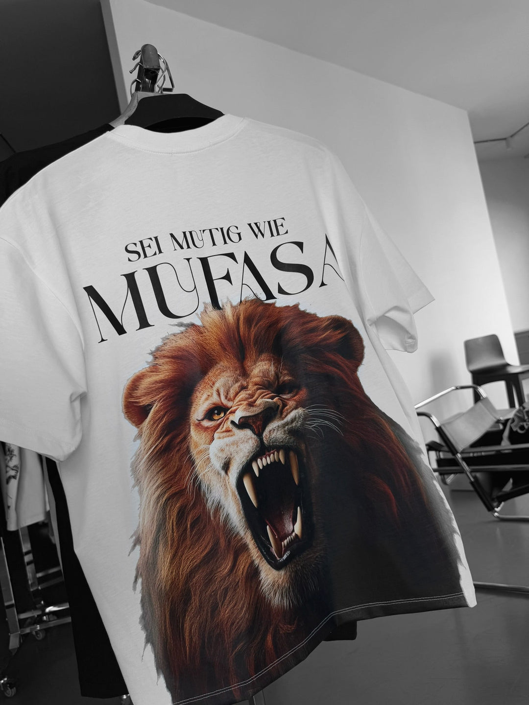 T-shirt Oversize z Lwem - Ecru