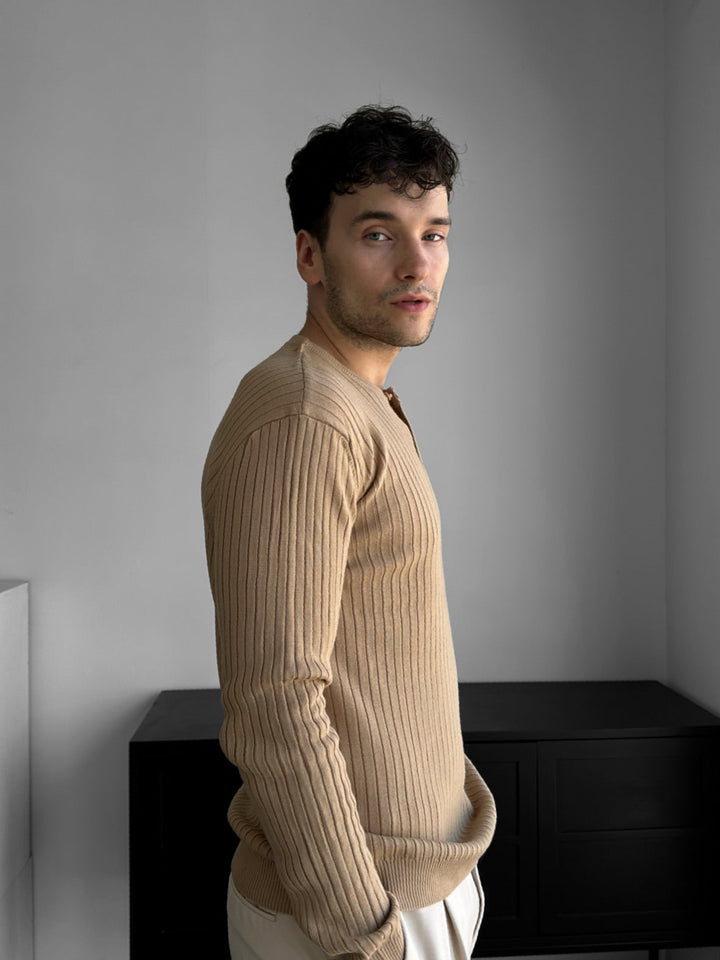 Sweter Slim Fit z guzikiem - Beżowy