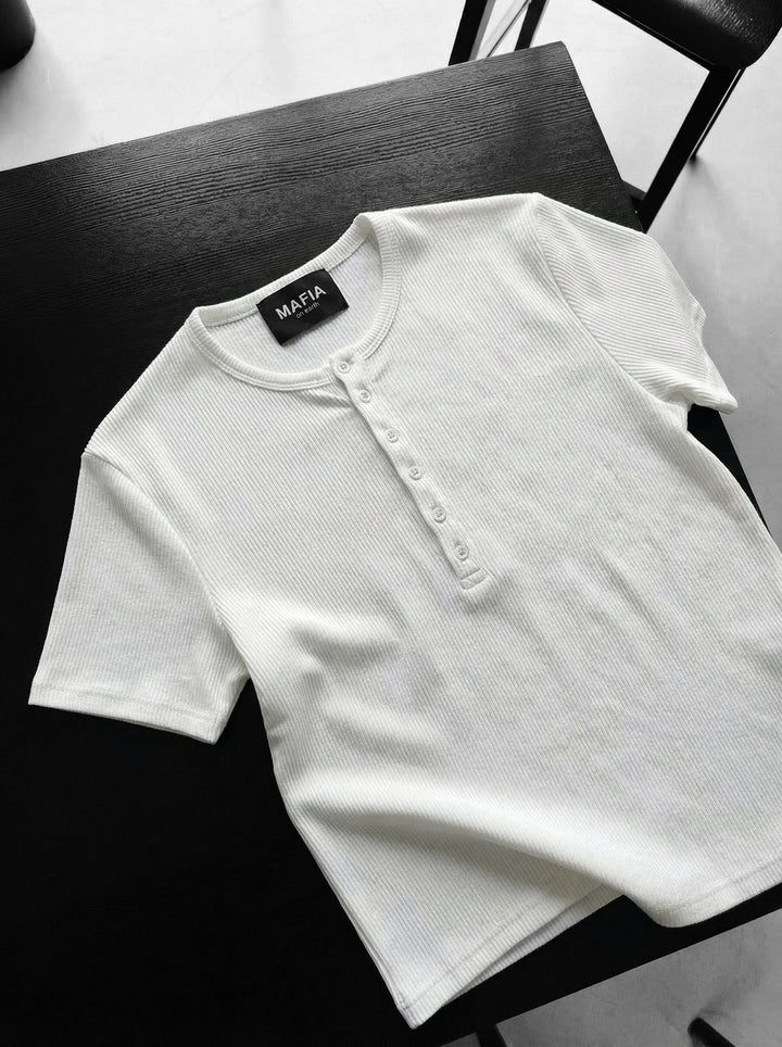 T-shirt Slim Fit z guzikiem - Ecru