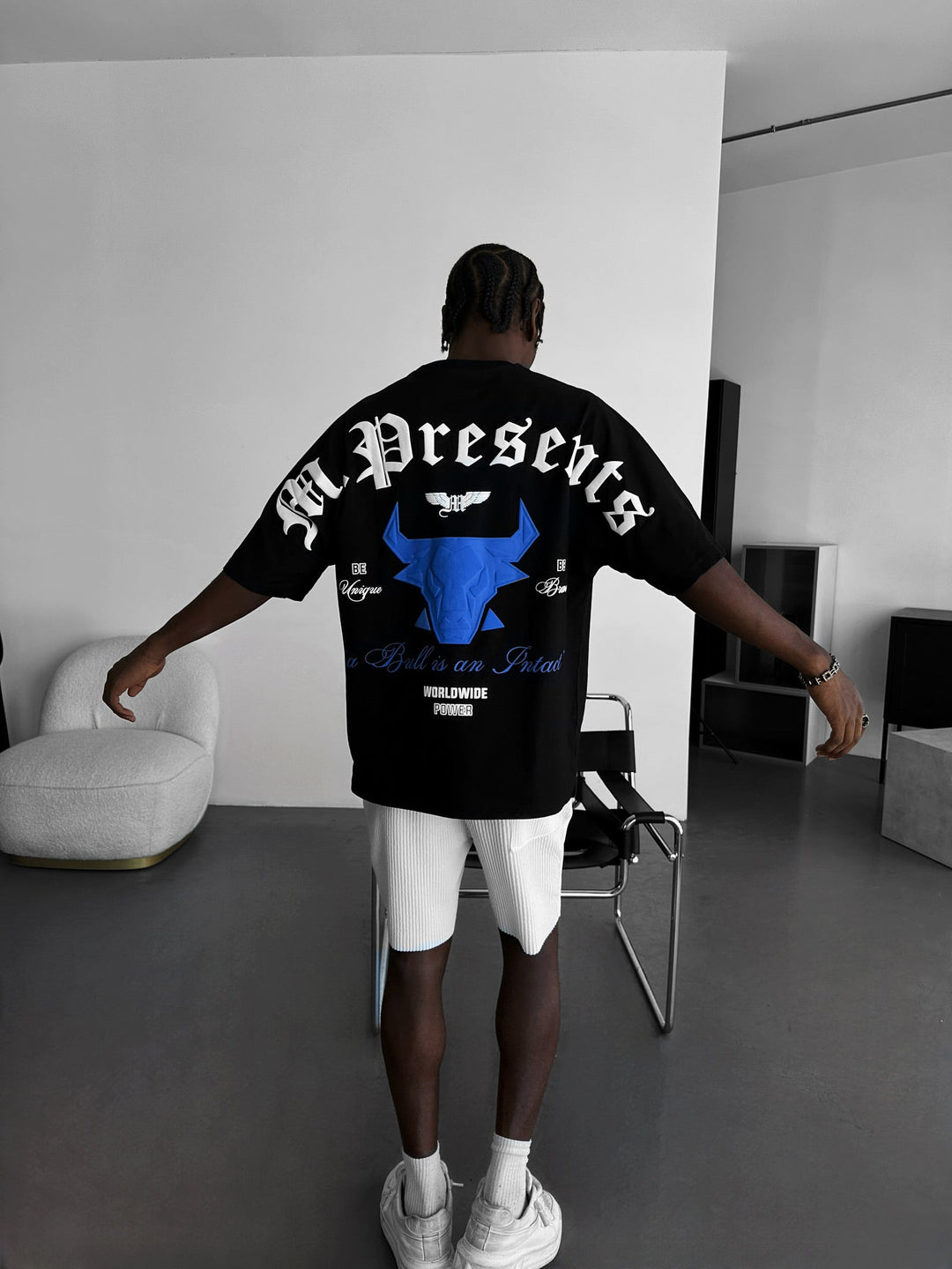Oversize Bull Worldwide T-shirt - Czarny i Saks
