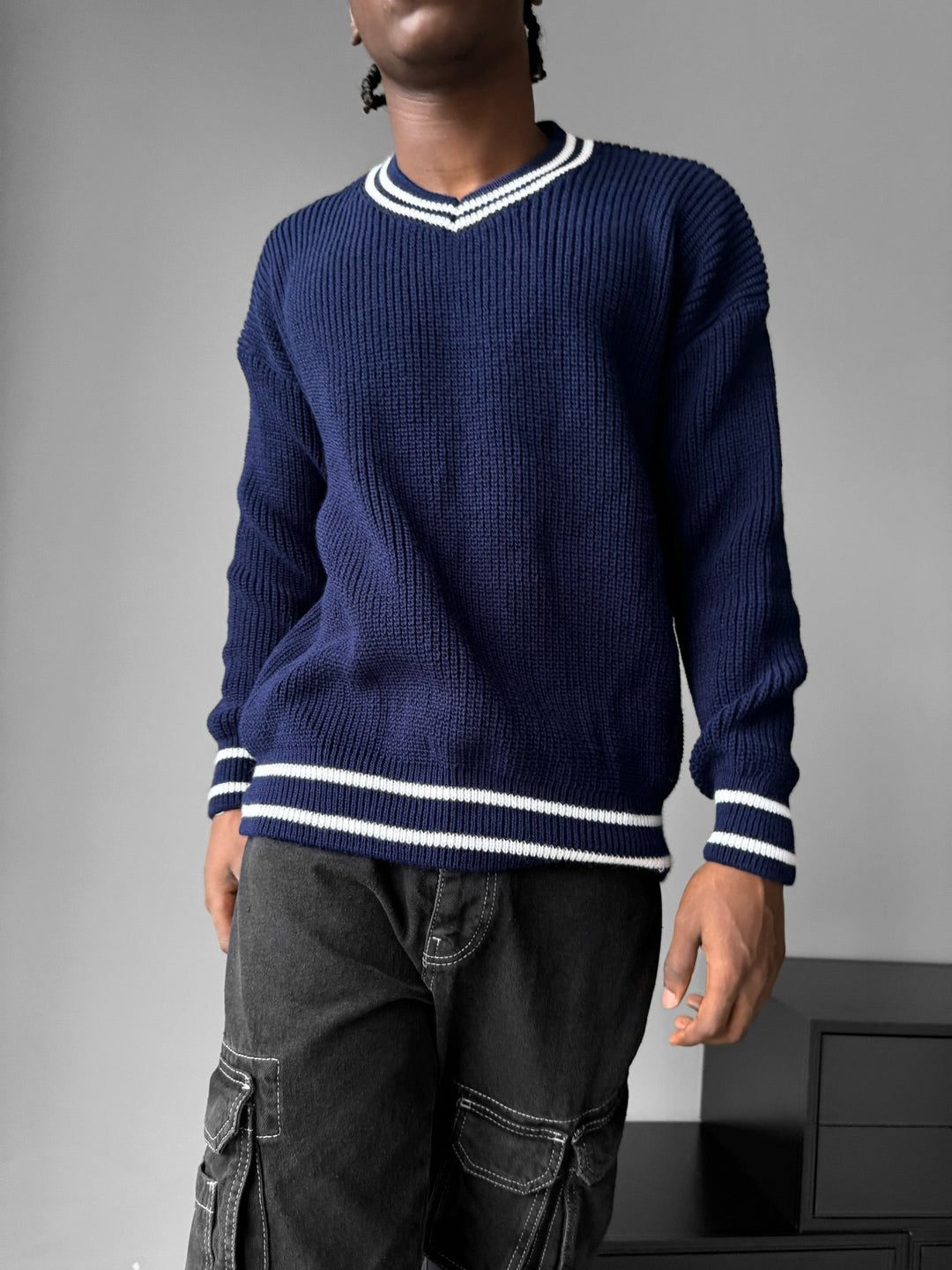 Oversize Sweter z Dekoltem w Serek - Granatowy