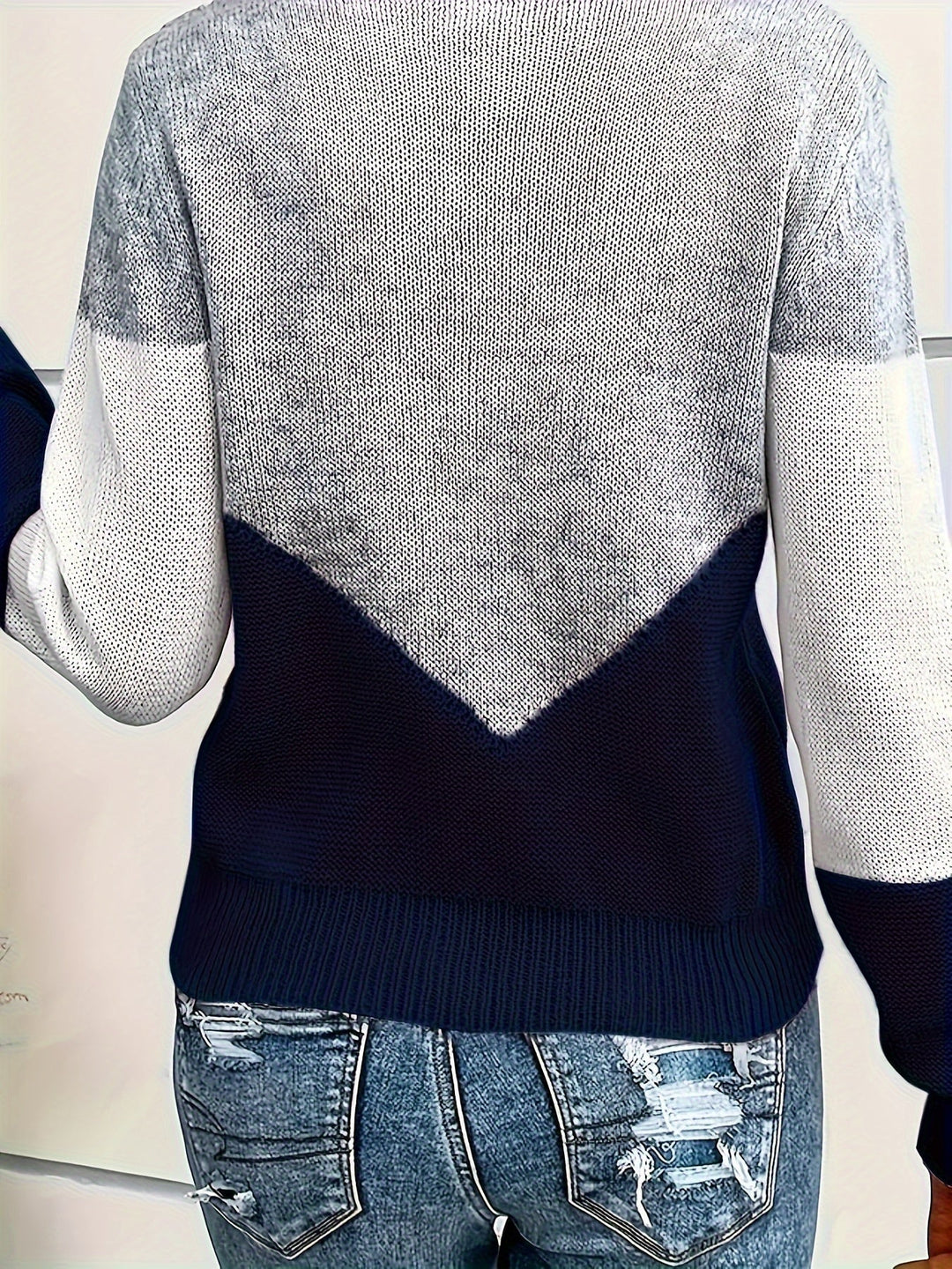 Colorblock sweter z dekoltem V