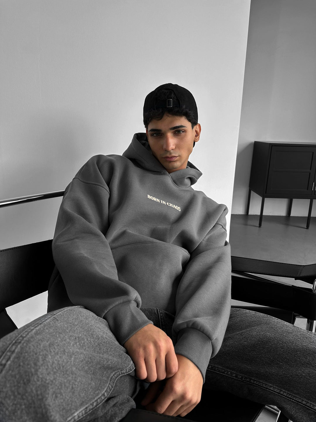 Hoodie Oversize Skeleton Urodzony w Chaosie - Antracyt