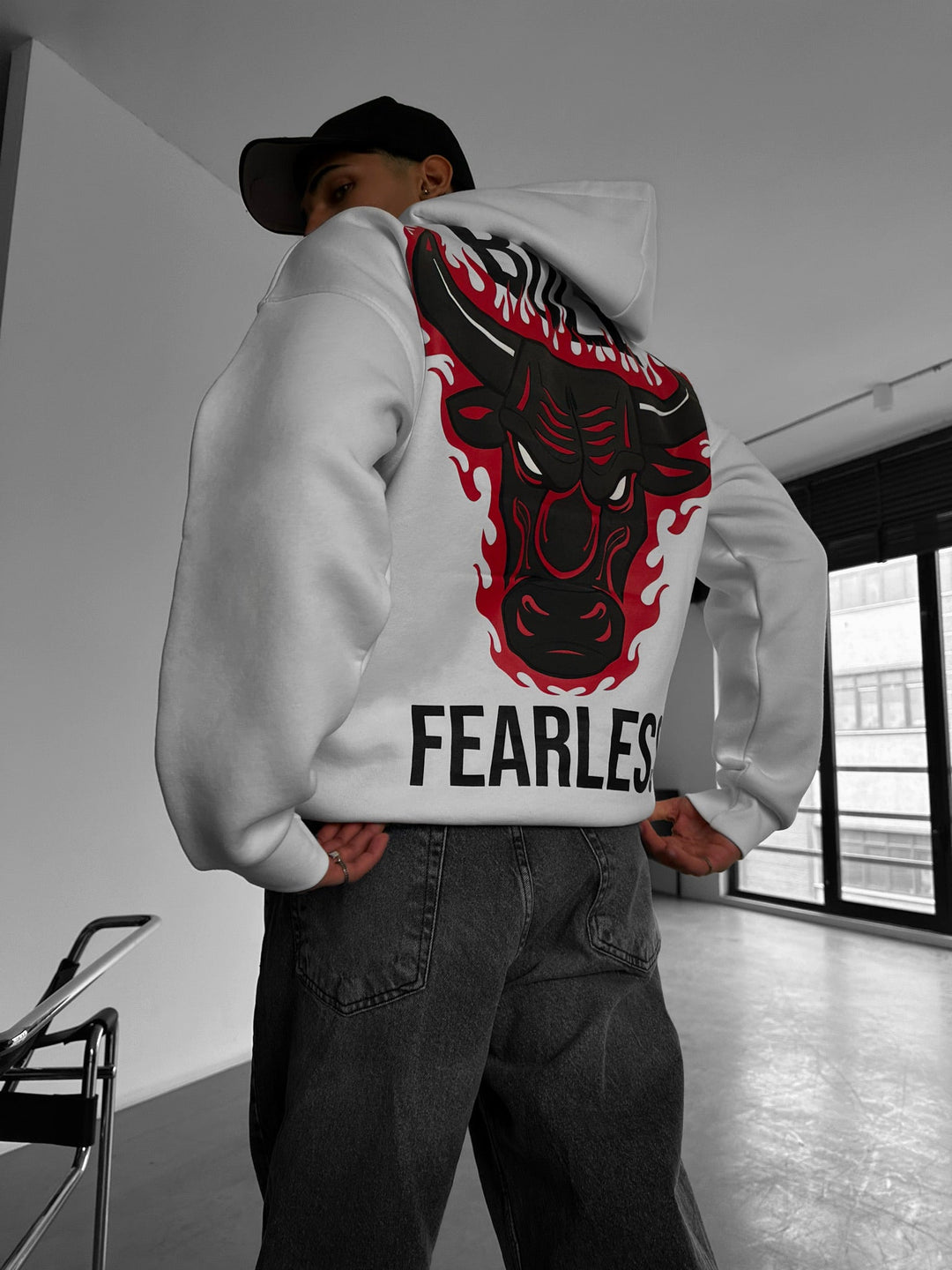 Oversize Bull Fearless Hoodie - Biały