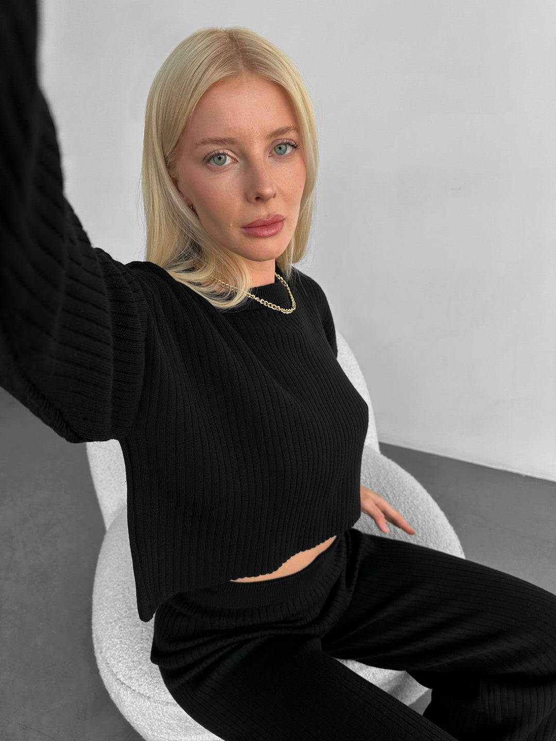 Krótki Sweter Dzianinowy - Czarny