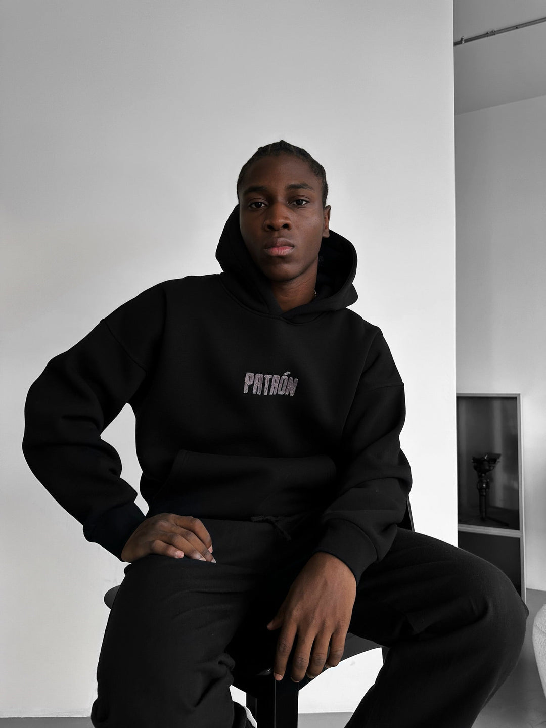 Hoodie Oversize z Detailem Patron - Czarny i Antracytowy